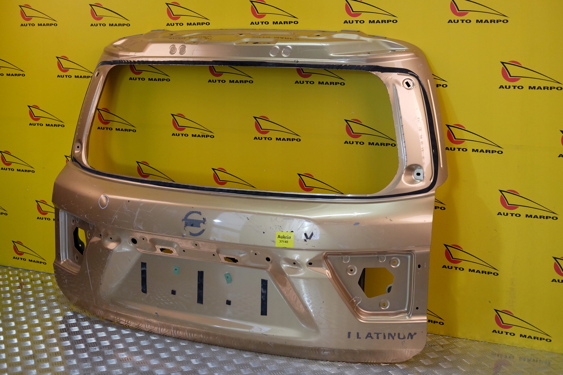 NISSAN PATROL Y62 ARMADA 2019- KLAPA TYŁ TYLNA Typ samochodu 4x4/SUV Samochody osobowe