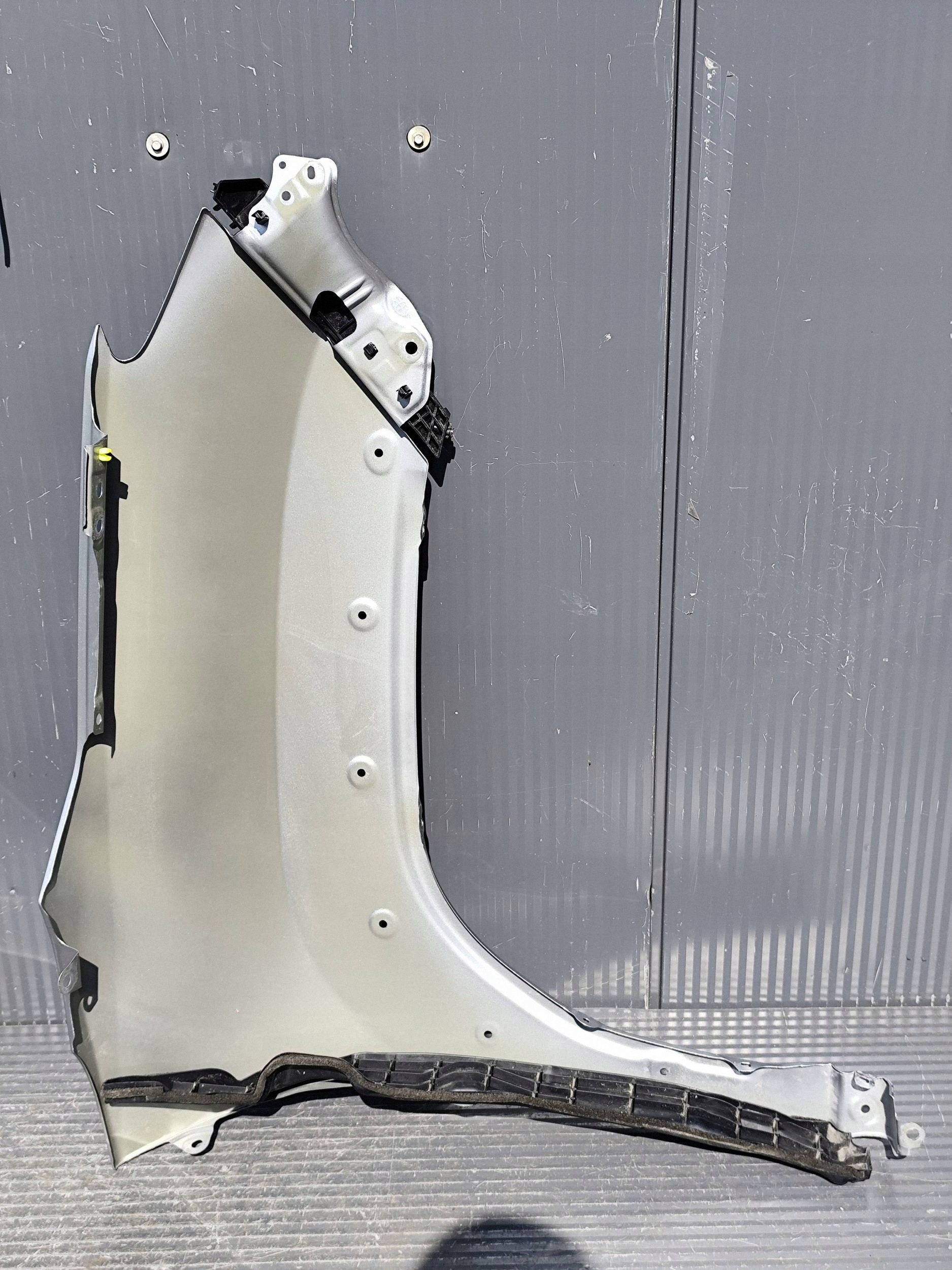 TOYOTA YARIS CROSS fender front left