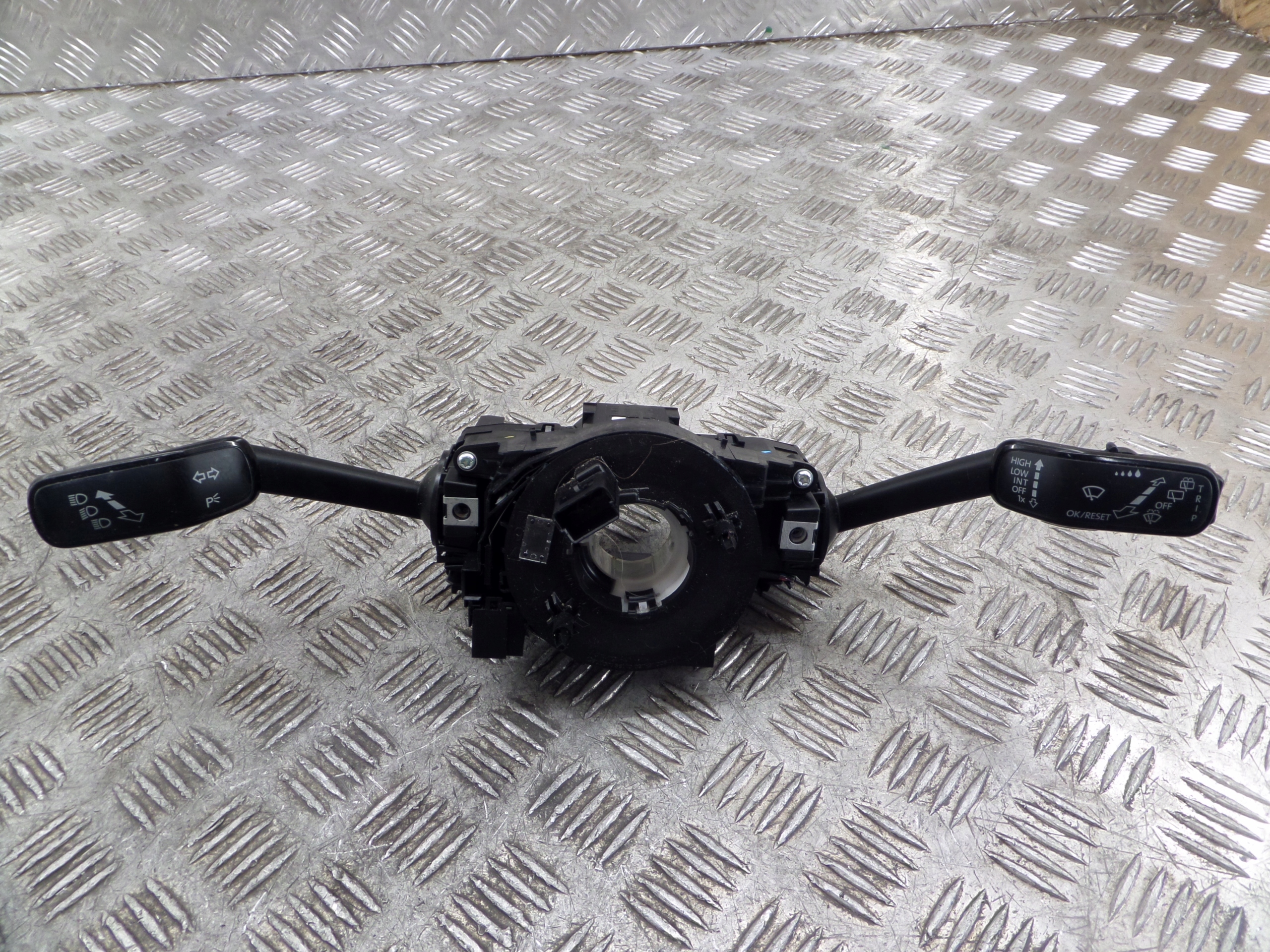 steering wheel levers and controls ring SKODA RAPID 6C6953501 12-16