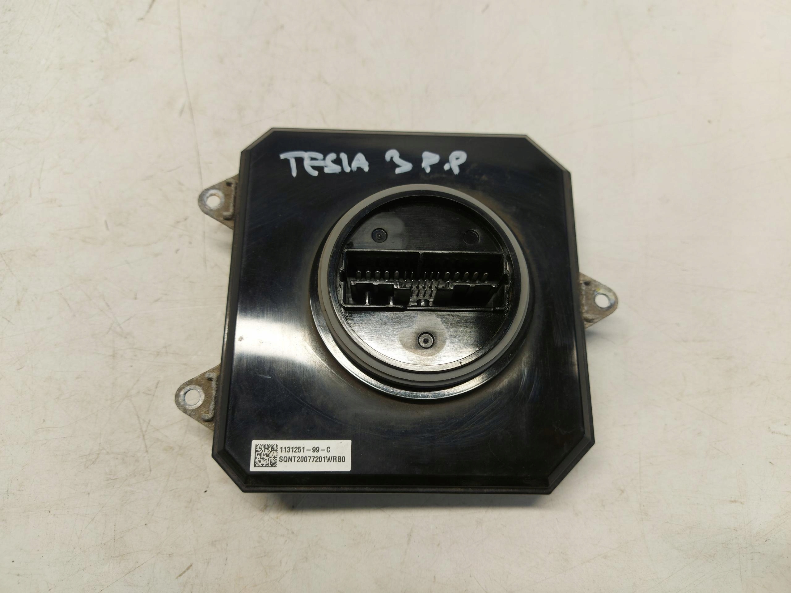 TESLA 3 III Przetwornice control unit lights front right 1131251-99-C