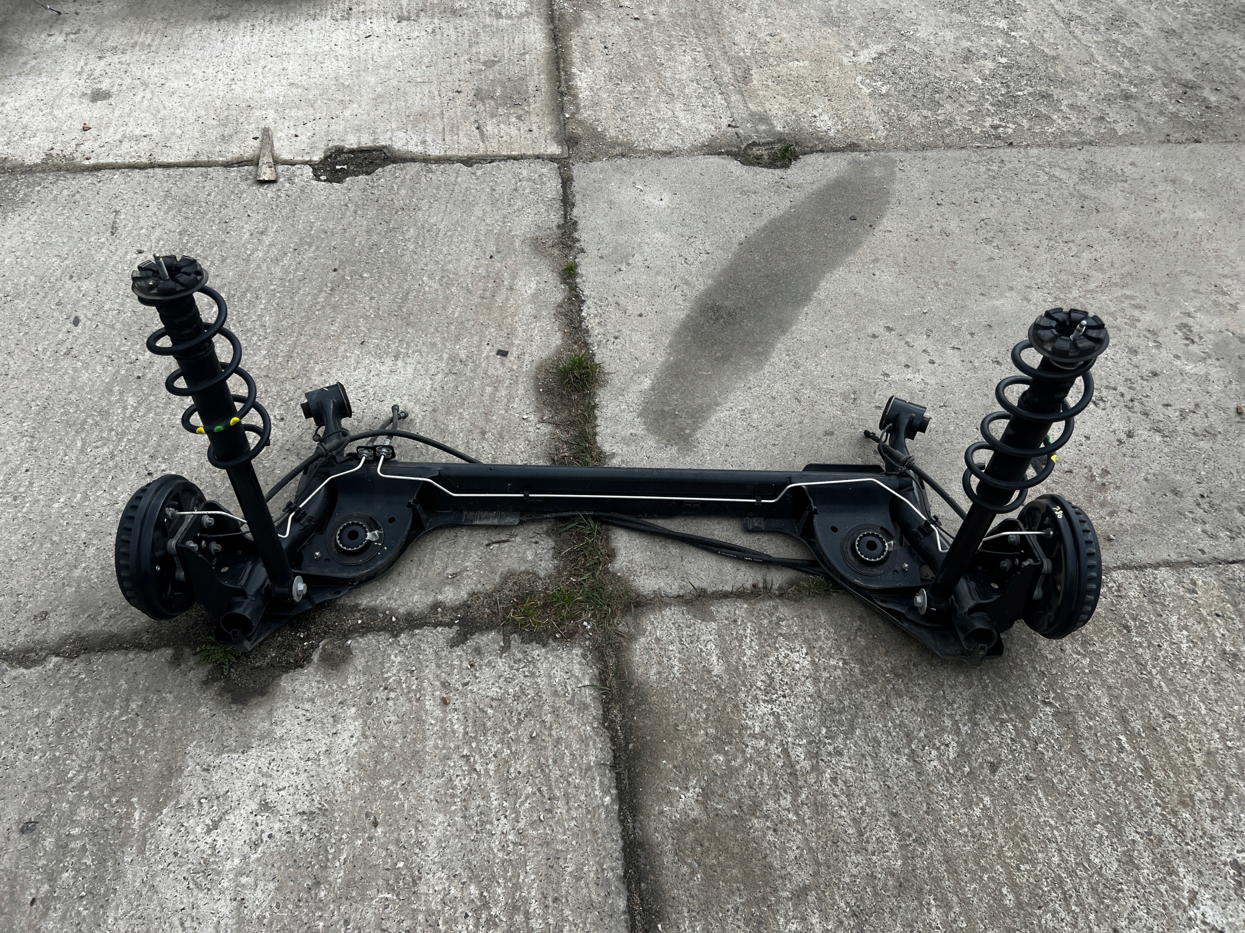 BELKA ZAWIESZENIA TYŁ BĘBNY DACIA SANDERO III 1.0 TCE