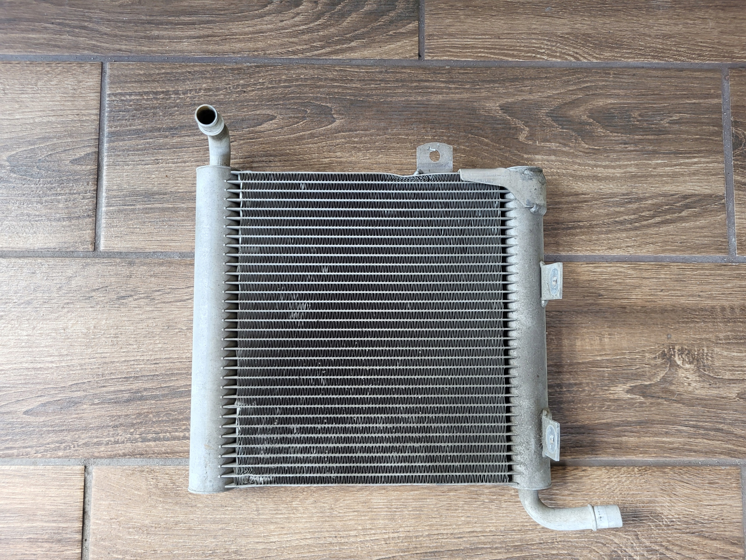 Land Rover OE HK83-8D048-AB chłodnica wody