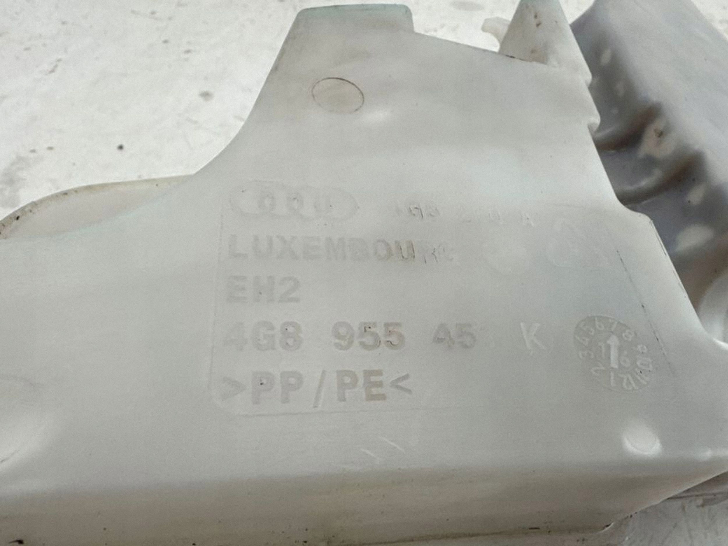 Audi A6 S6 C7 4G 2016 washer fluid tank