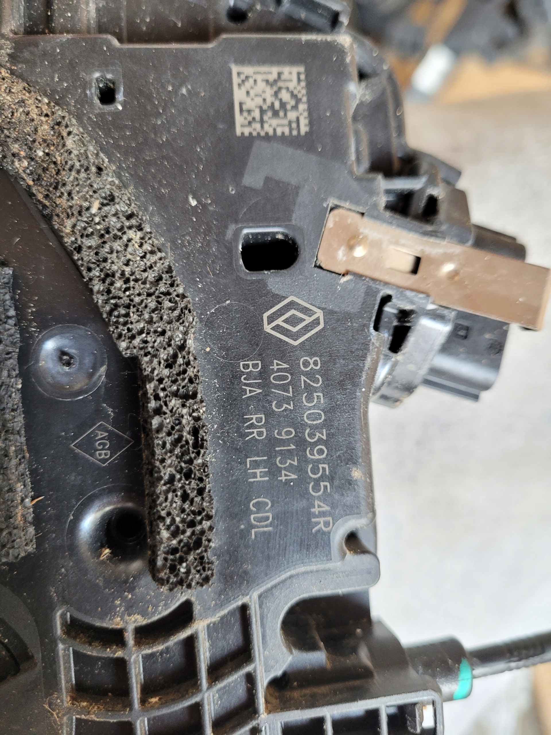 lock door left rear part RENAULT CLIO V