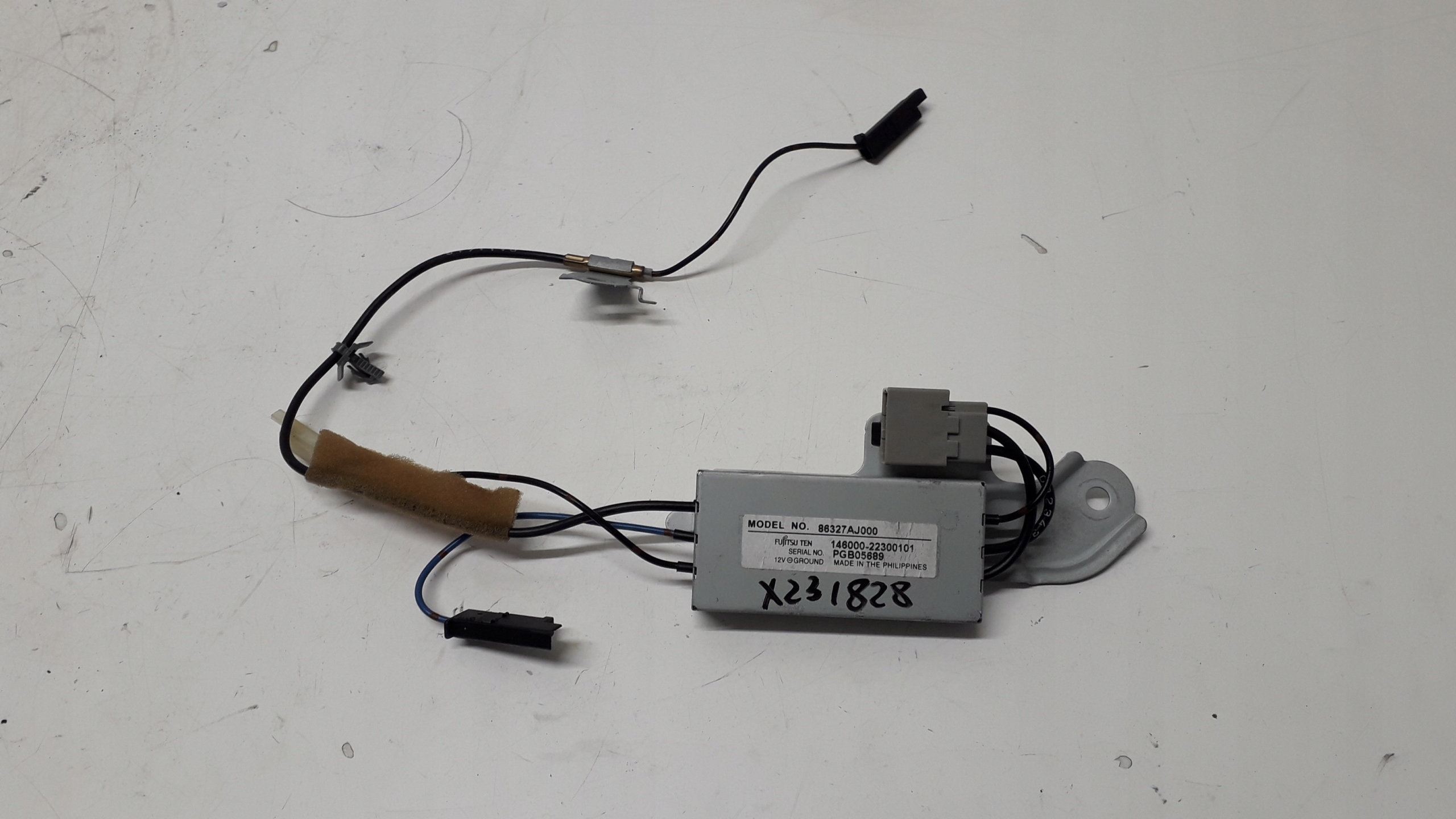 SUBARU LEGACY V OUTBACK IV WZMACNIACZ ANTENY