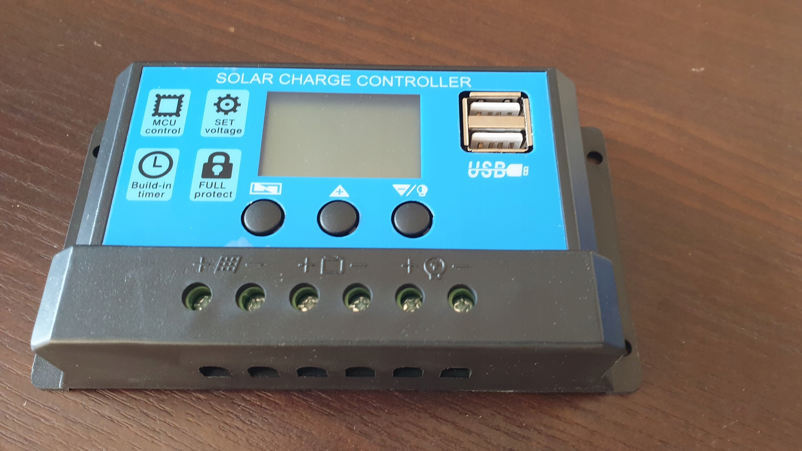 Solarny Regulator Ładowania Akumulatorów PWM 30A Marka Mobilclima