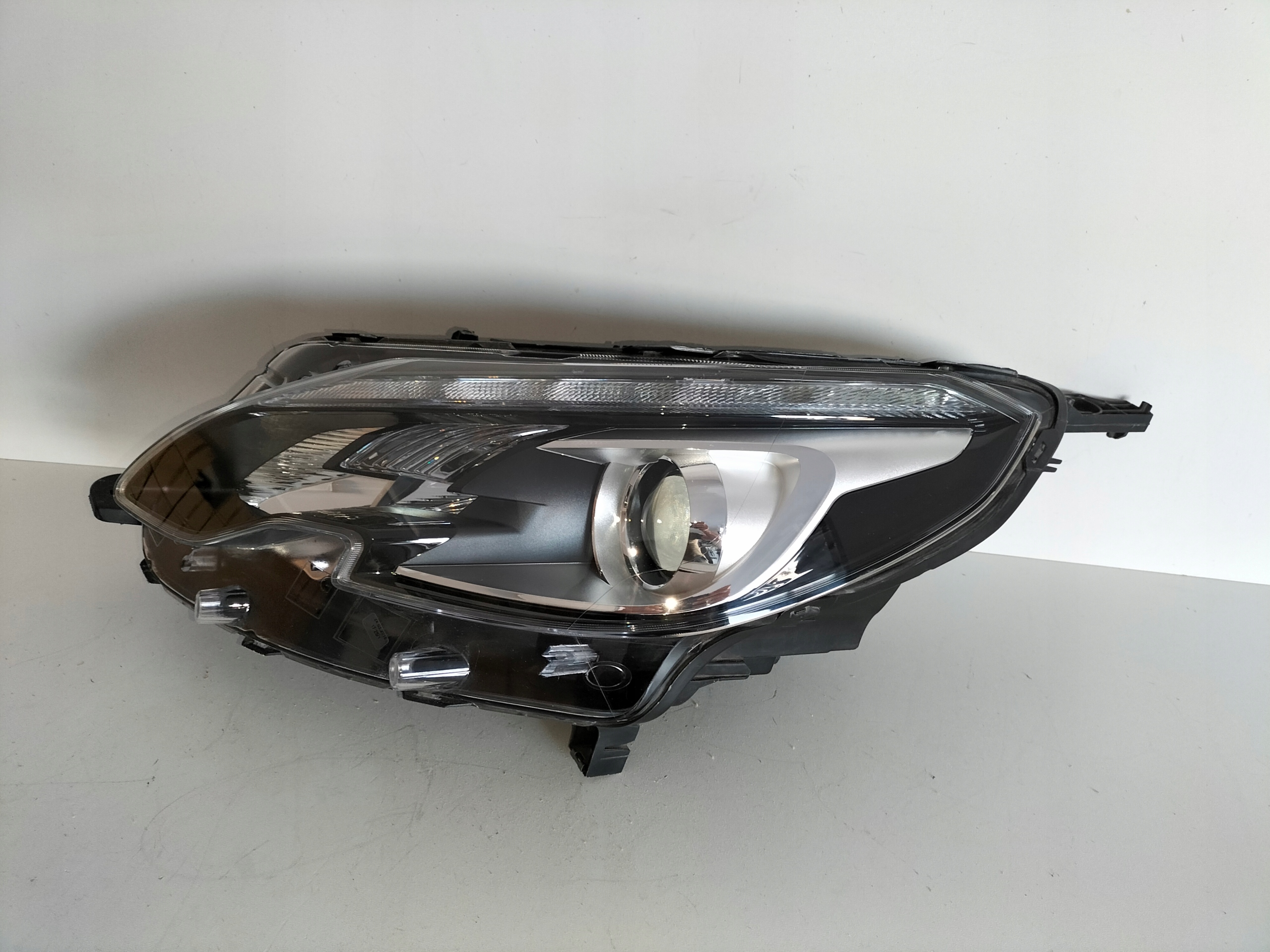 light front reflektor left PEUGEOT 2008 and LIFT 16-19