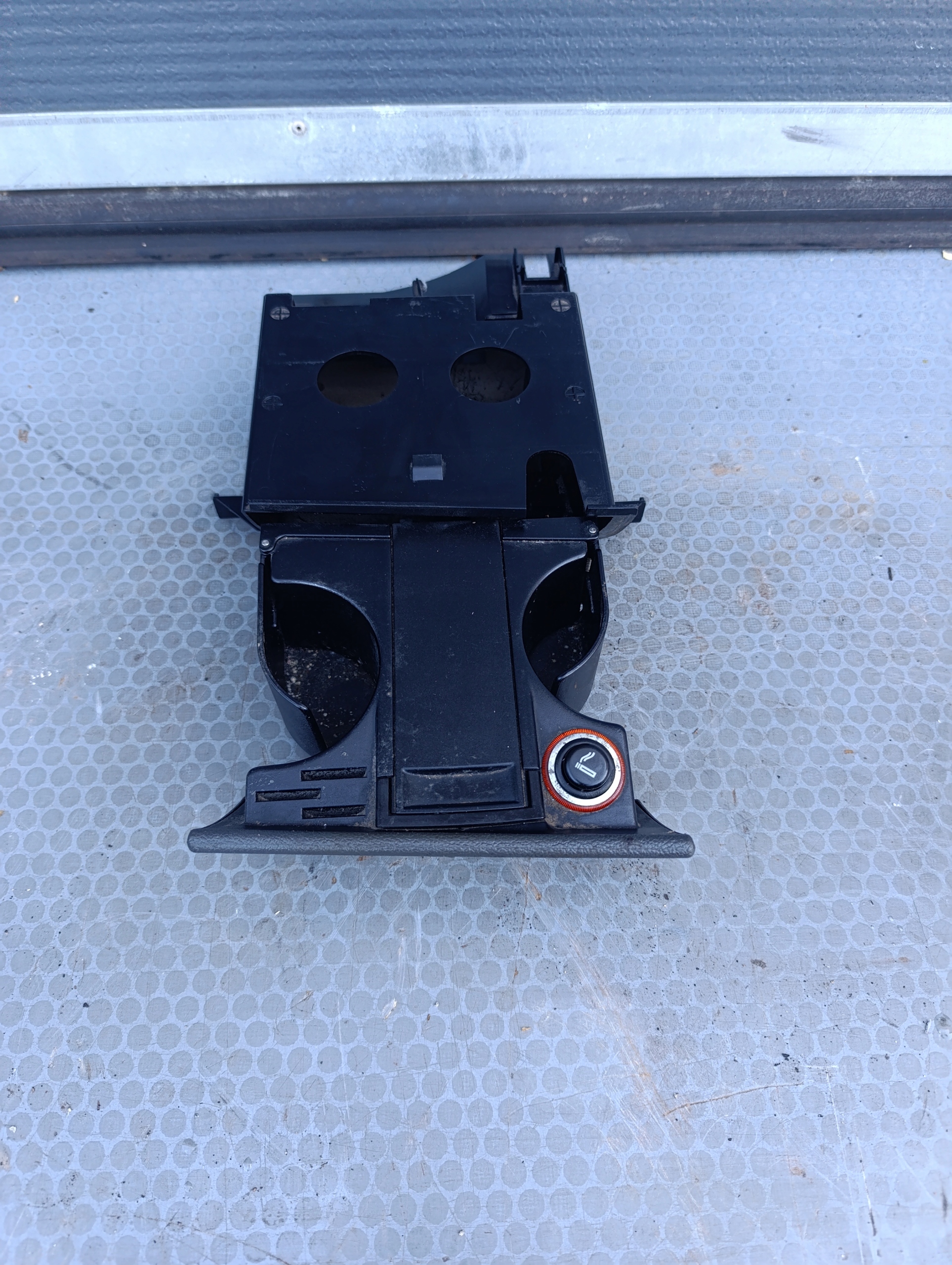 VW T5 PODWOJNY bracket for KUBKI/ ashtray