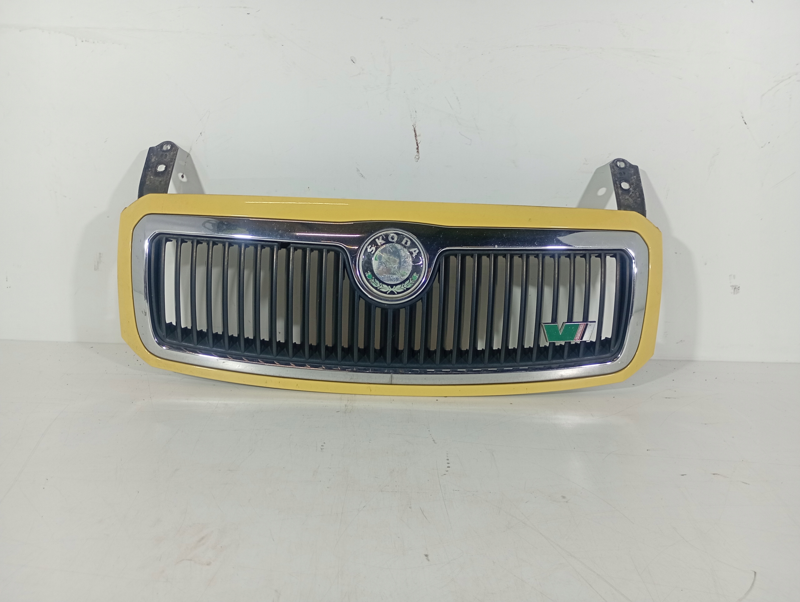 Skoda Fabia 1 l Kombi 99-08 grill grille radiator code lakieru 6260 VRS