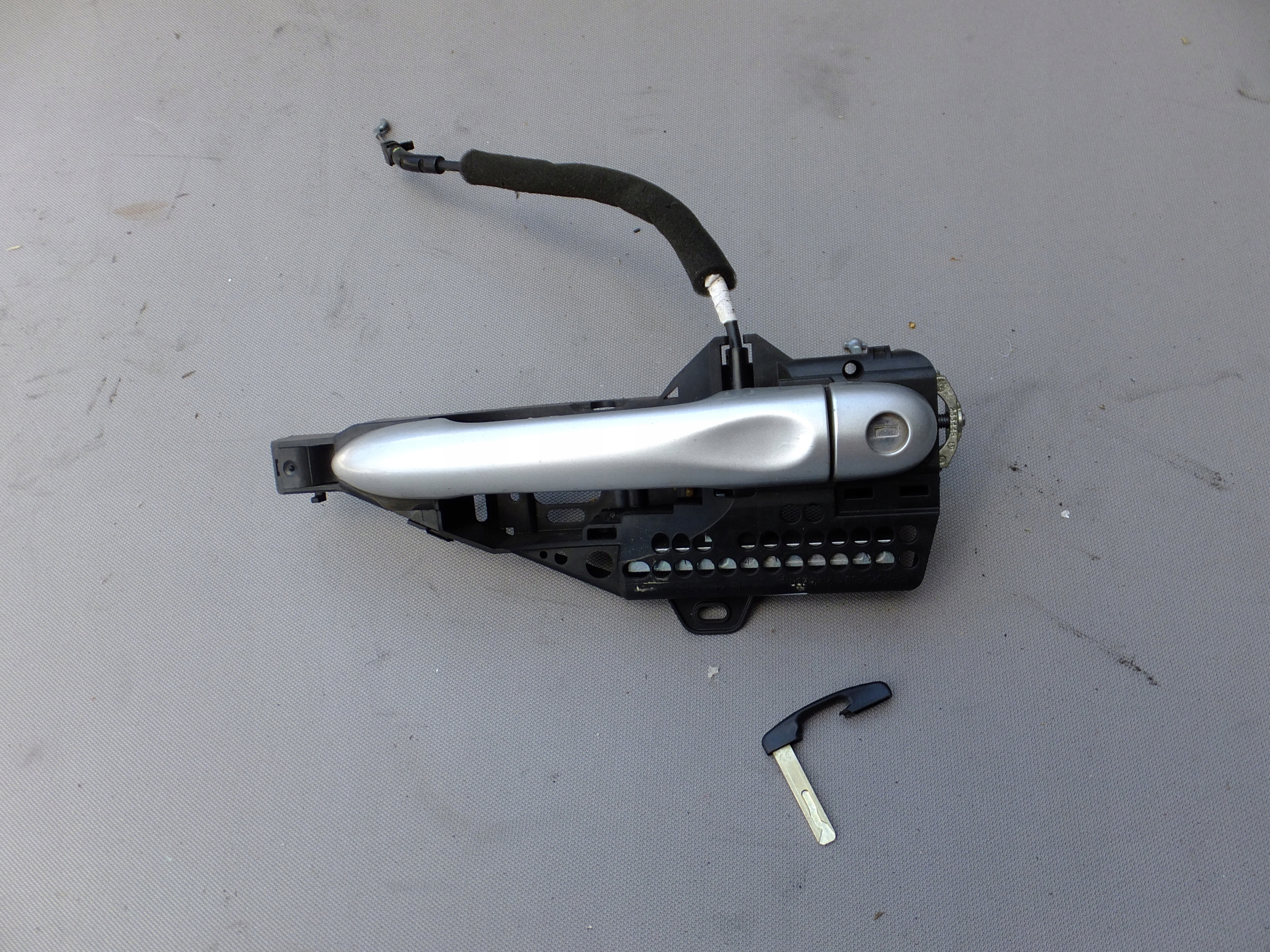 lock cylinder handle left front renault clio IV 2016r TED69