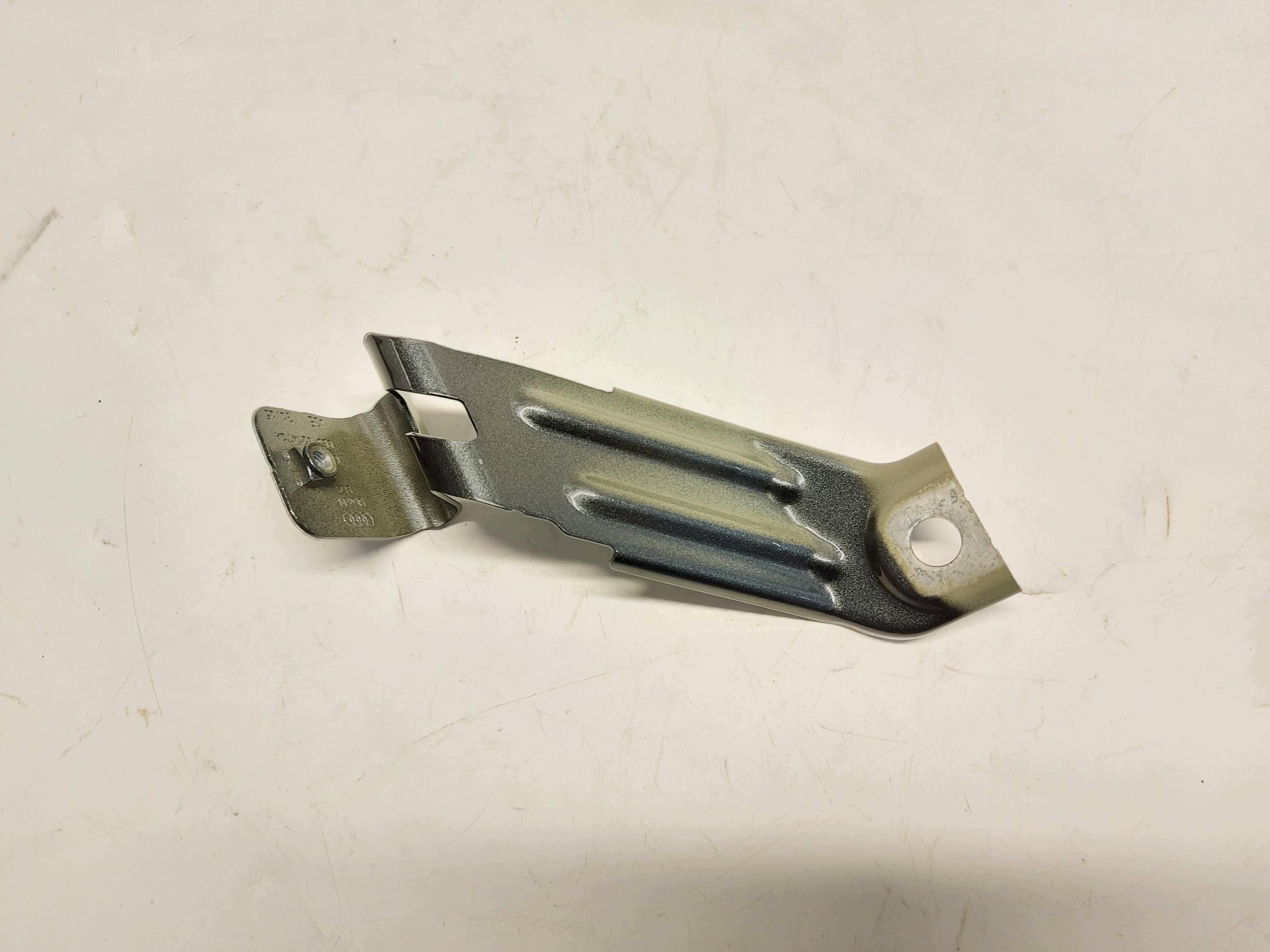 AUDI A5 8B3 B10 AVANT console aile avant droite 8B3821472A