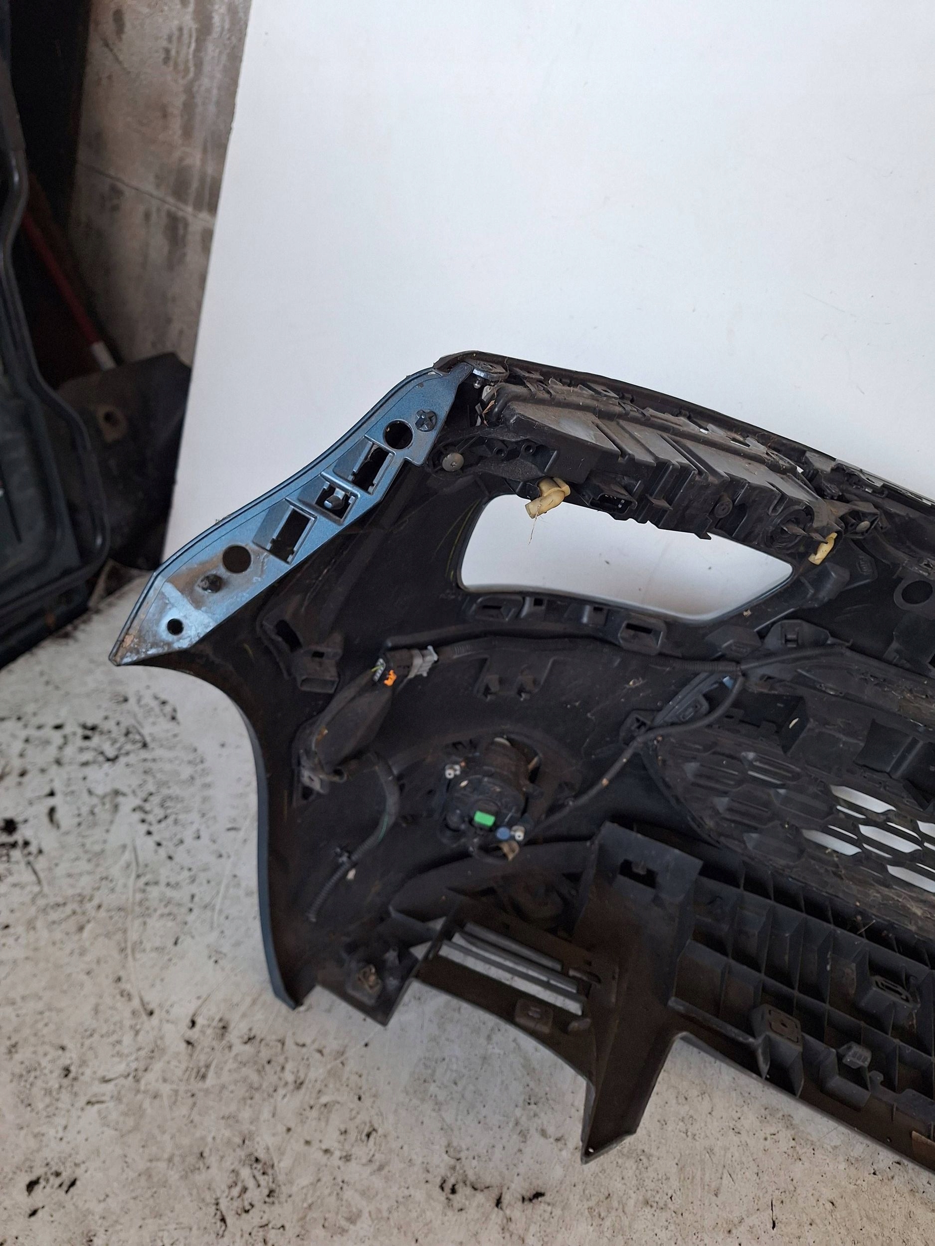 CITROEN C4 PICASSO II 13-16 bumper + LED