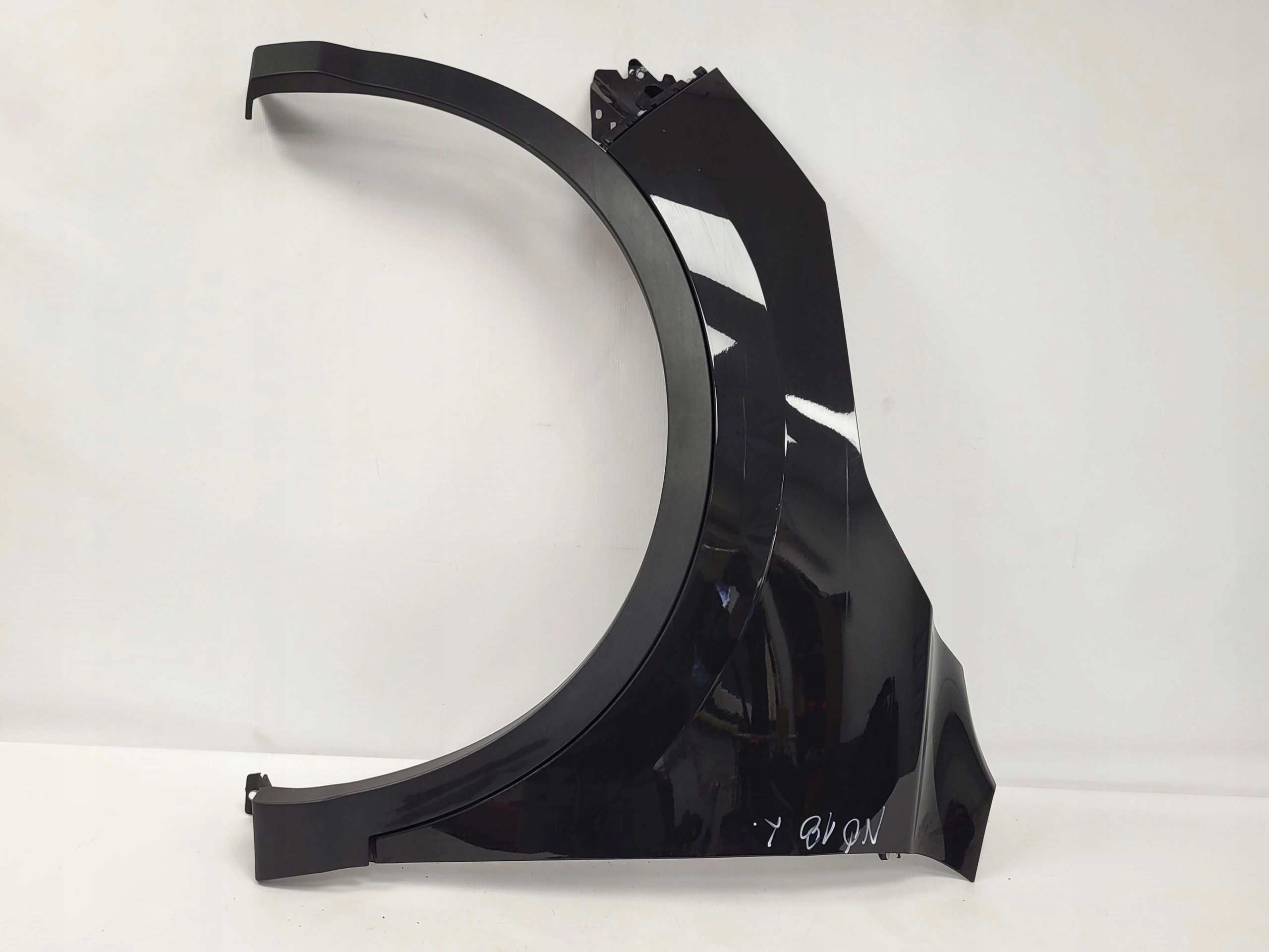 Błotnik lewy przód Nissan Qashqai J11 2018r 1.2 DIG-T Z11