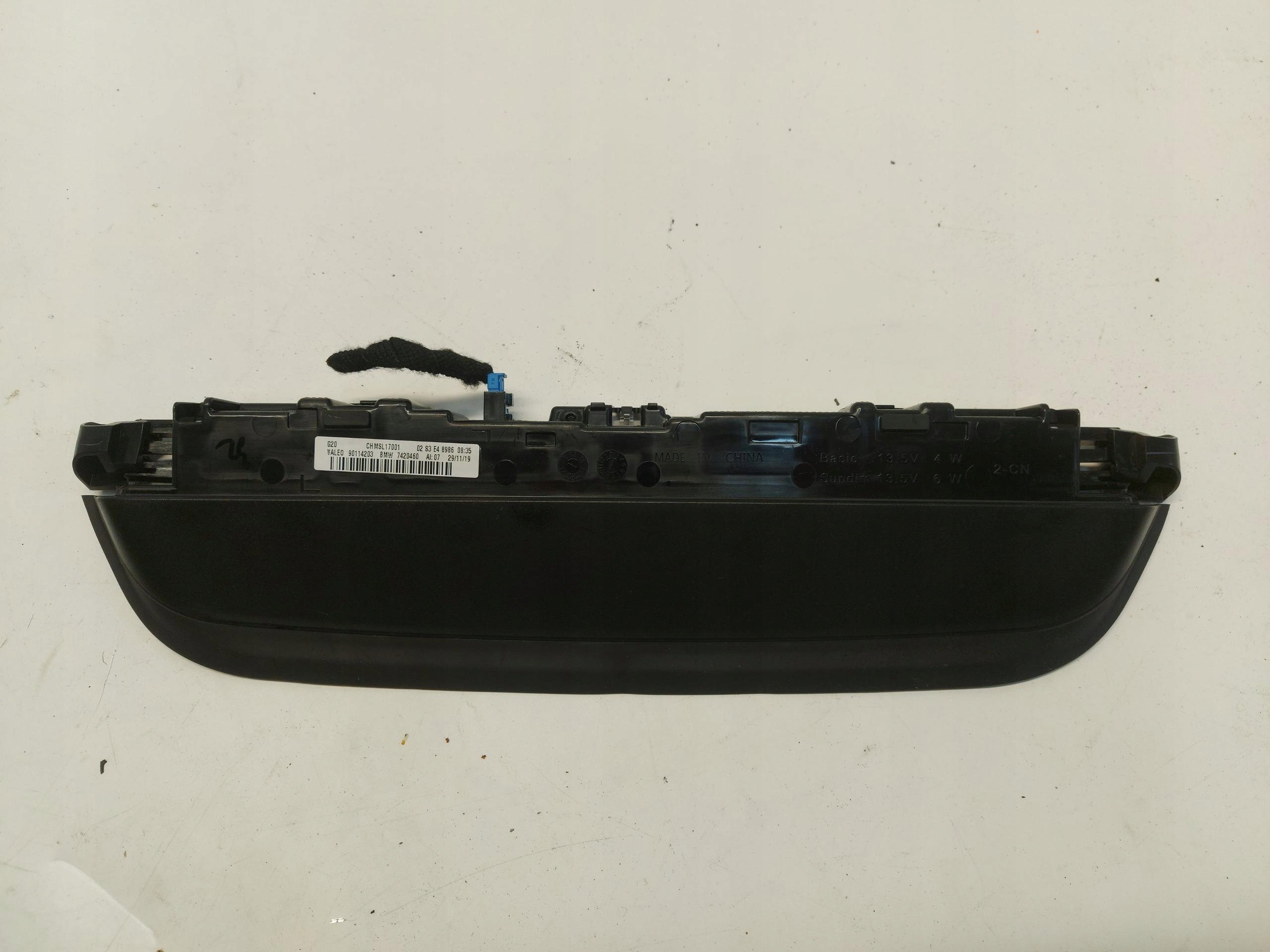 BMW G20 330e TRZECIE light STOP 7420460