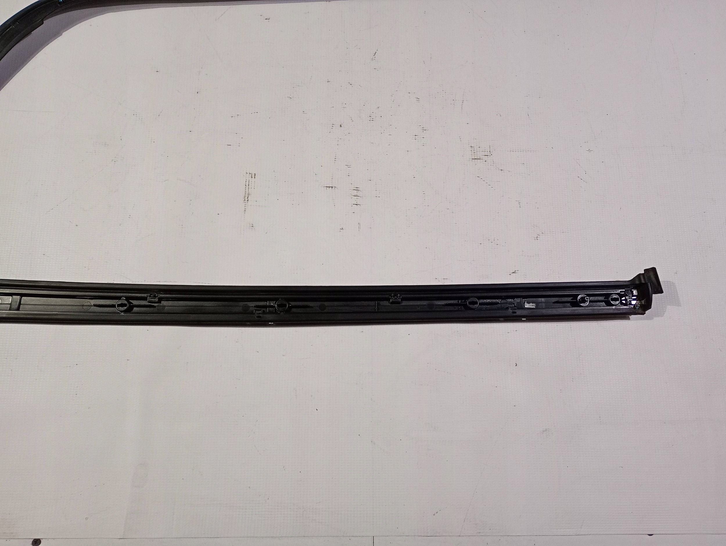 moulding frame Chrom windows right rear part Chrysler Pacifica 2017
