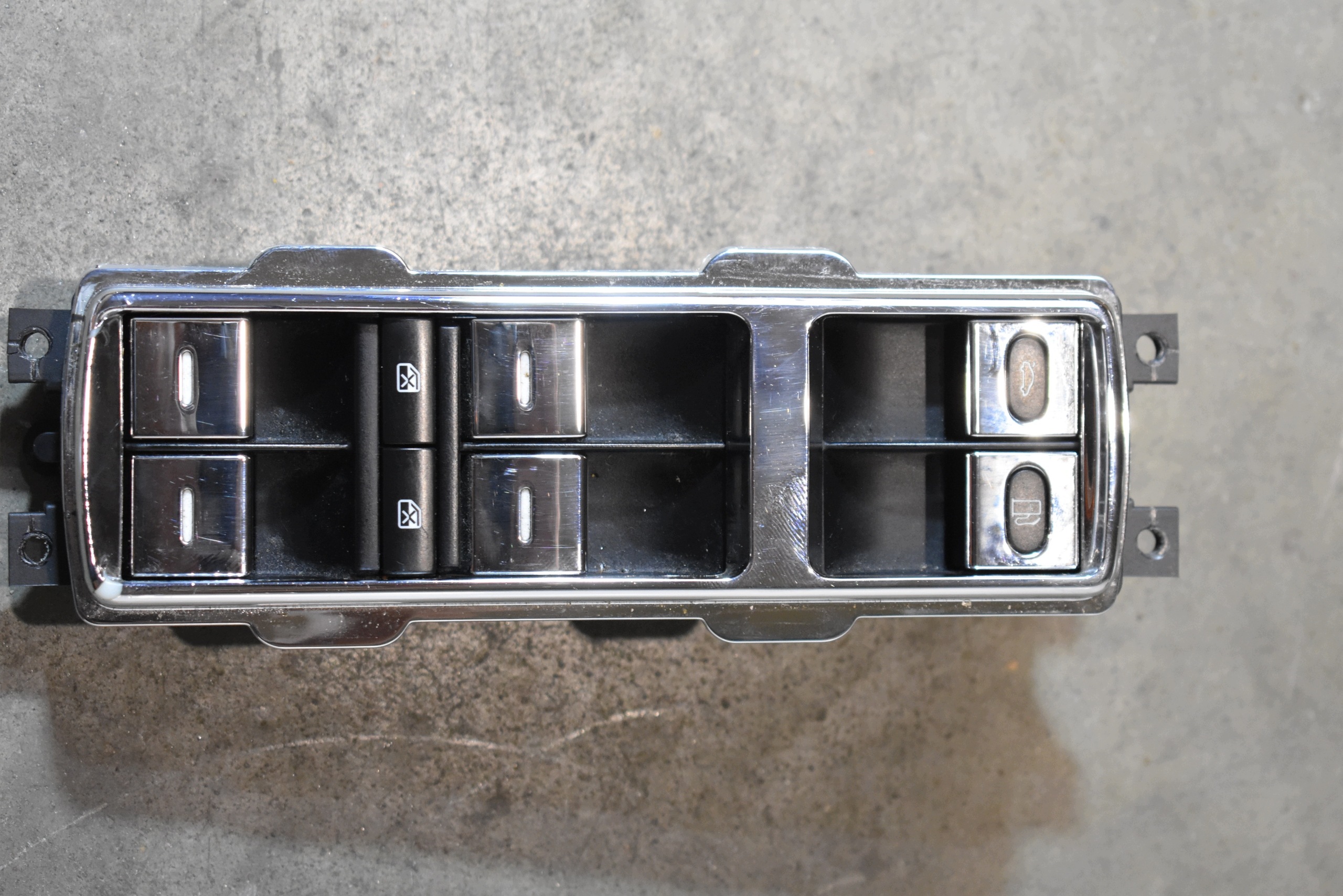 IDEALNY control panel of the window BENTLEY FLYING SPUR 1