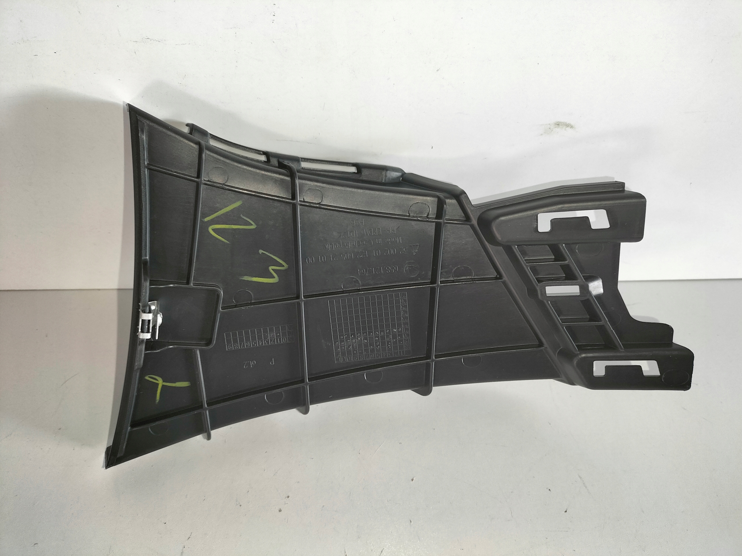 SUPPORT SUPPORT PLAQUE PARE CHOC DROITE SKODA KAMIQ 19
