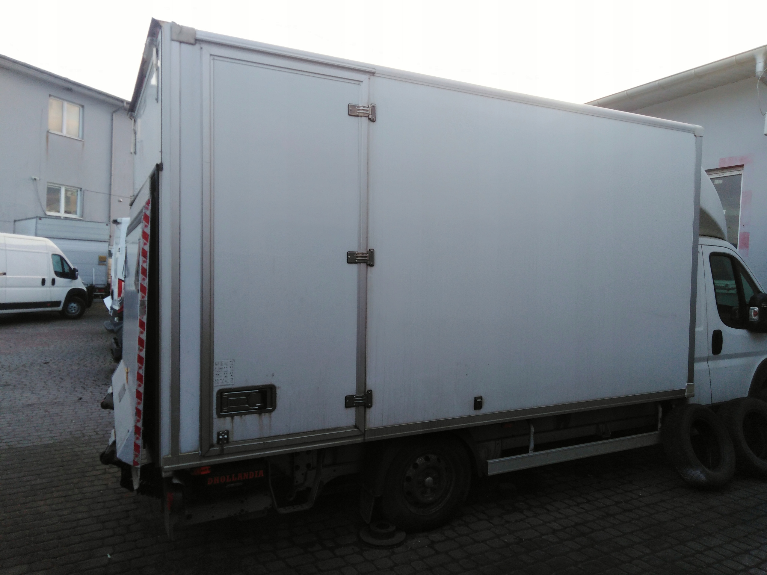 KONTENER ZABUDOWA MAGAZYN KAŻDY RODZAJ BUSA 413X218X228 Producent części Inny