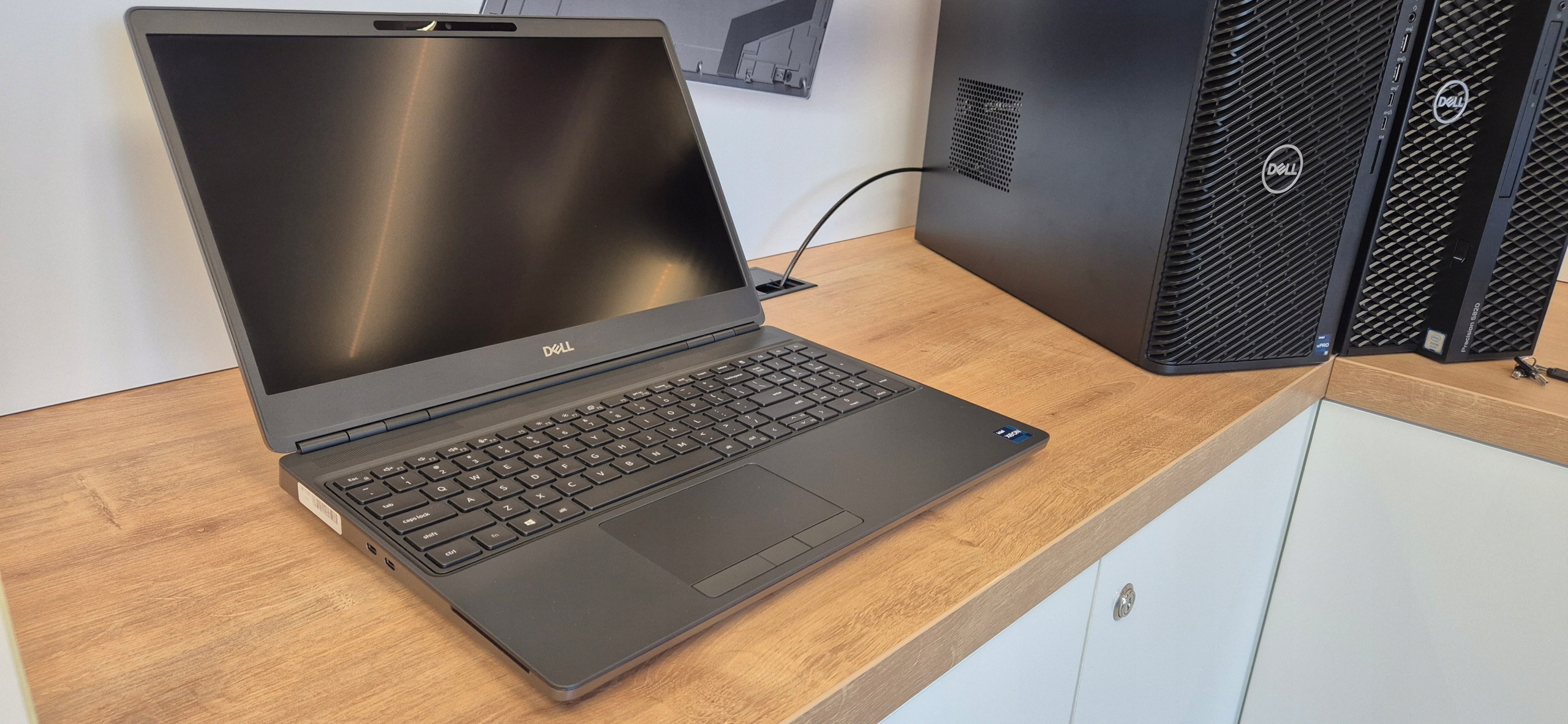 DELL PRECISION 7560 Intel Core i7-11850H 32GB 1TB FHD NVIDIA RTX