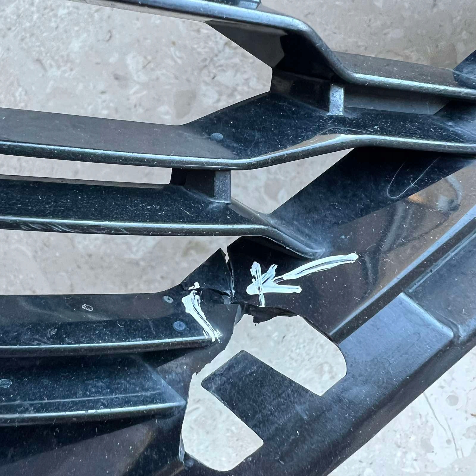 BMW 8 G15/G16 m-packet grid side left of a bumper front 51118074783