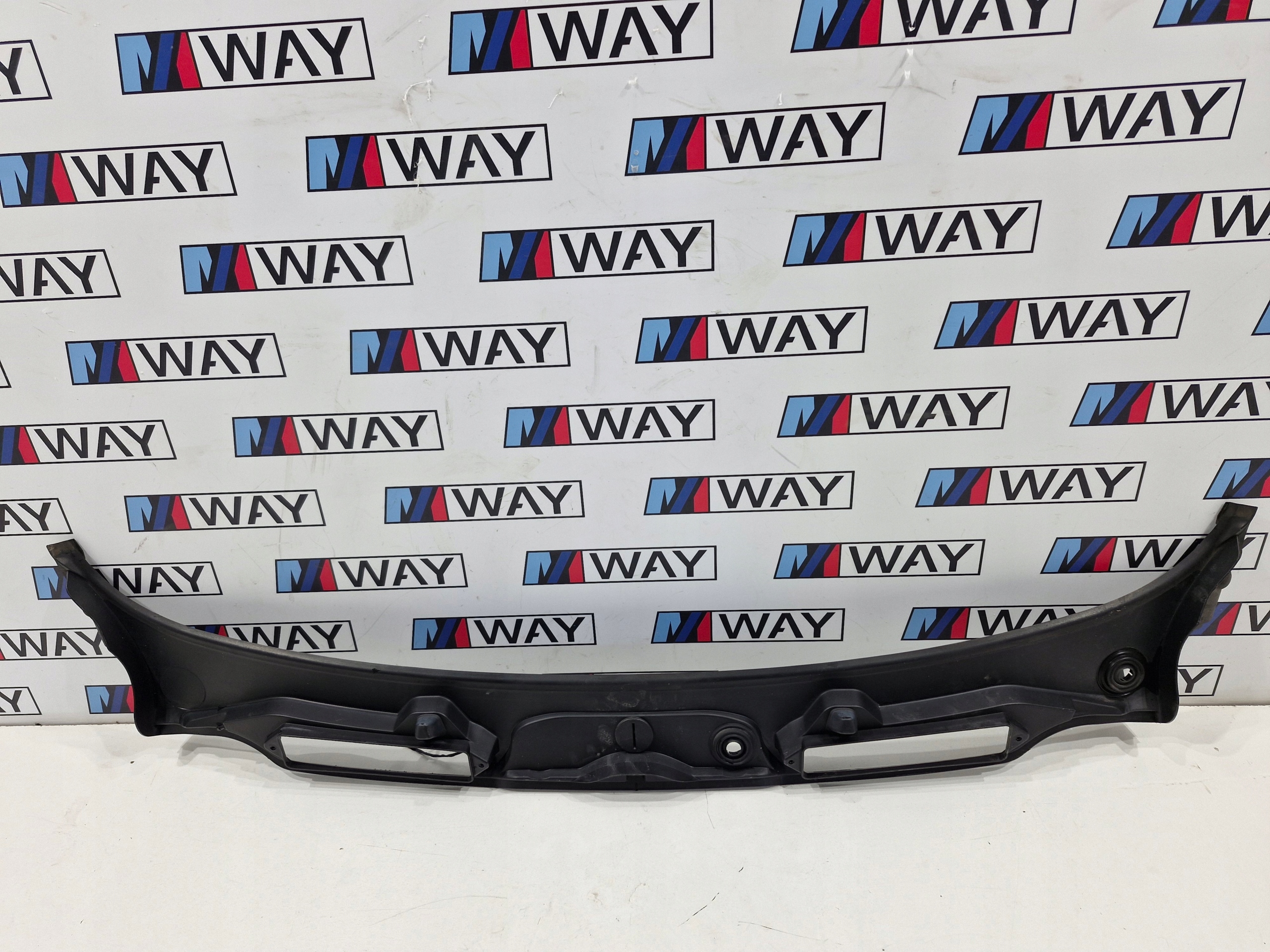BMW E90 E91 torpédo kryt pod oknem 7180743