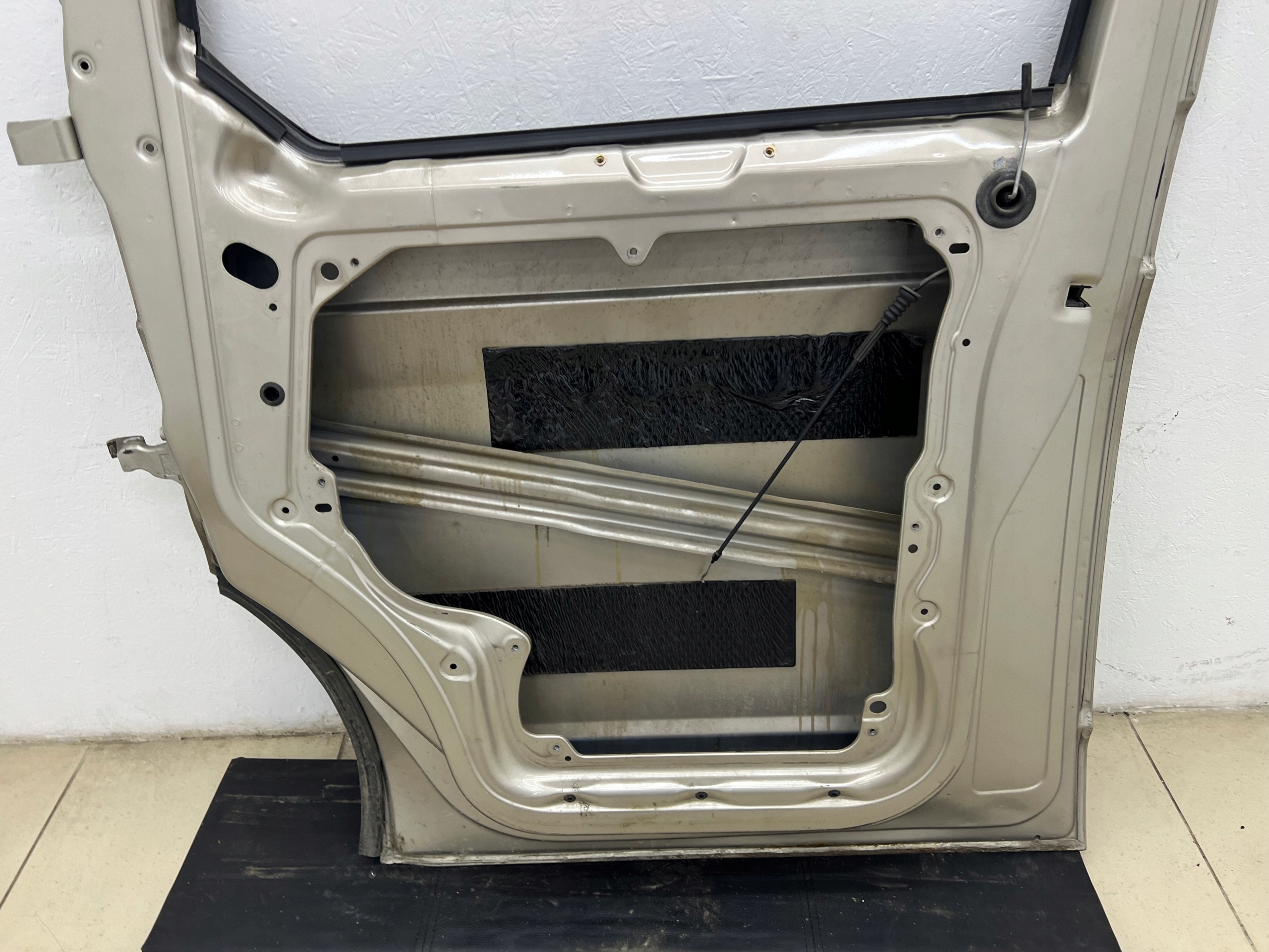 VW TRANSPORTER T5 door right front front LD1W original LAKIER
