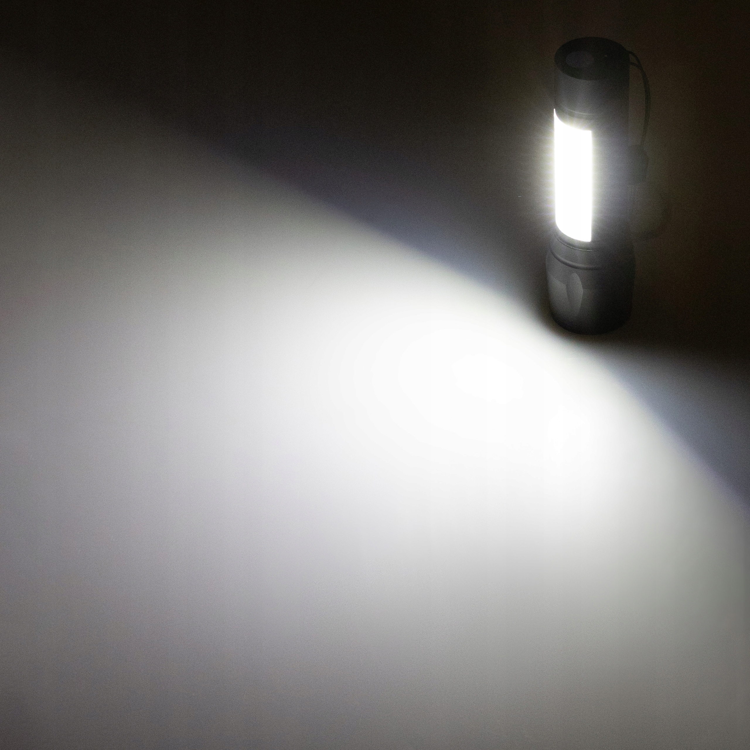 LATARKA TAKTYCZNA LED ZOOM REFLEKTOR COB AKUMULATOROWA USB Materiał aluminium