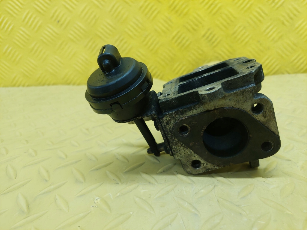 VW GOLF V 2.0 TDI AGR-Ventil 03G131063