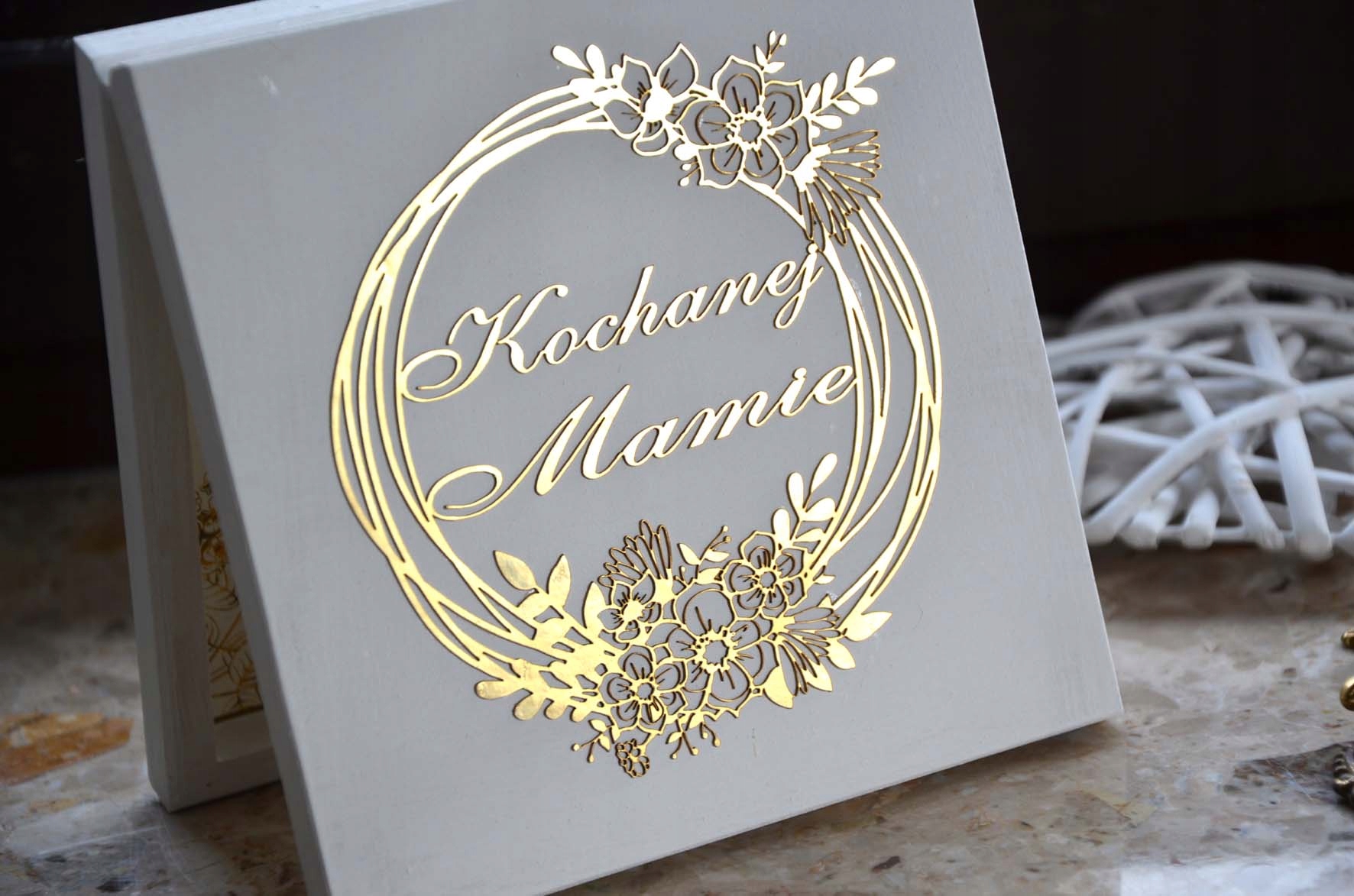 BIAŁE ZAPROSZENIA DLA RODZICÓW W PUDEŁKU Kod producenta 009