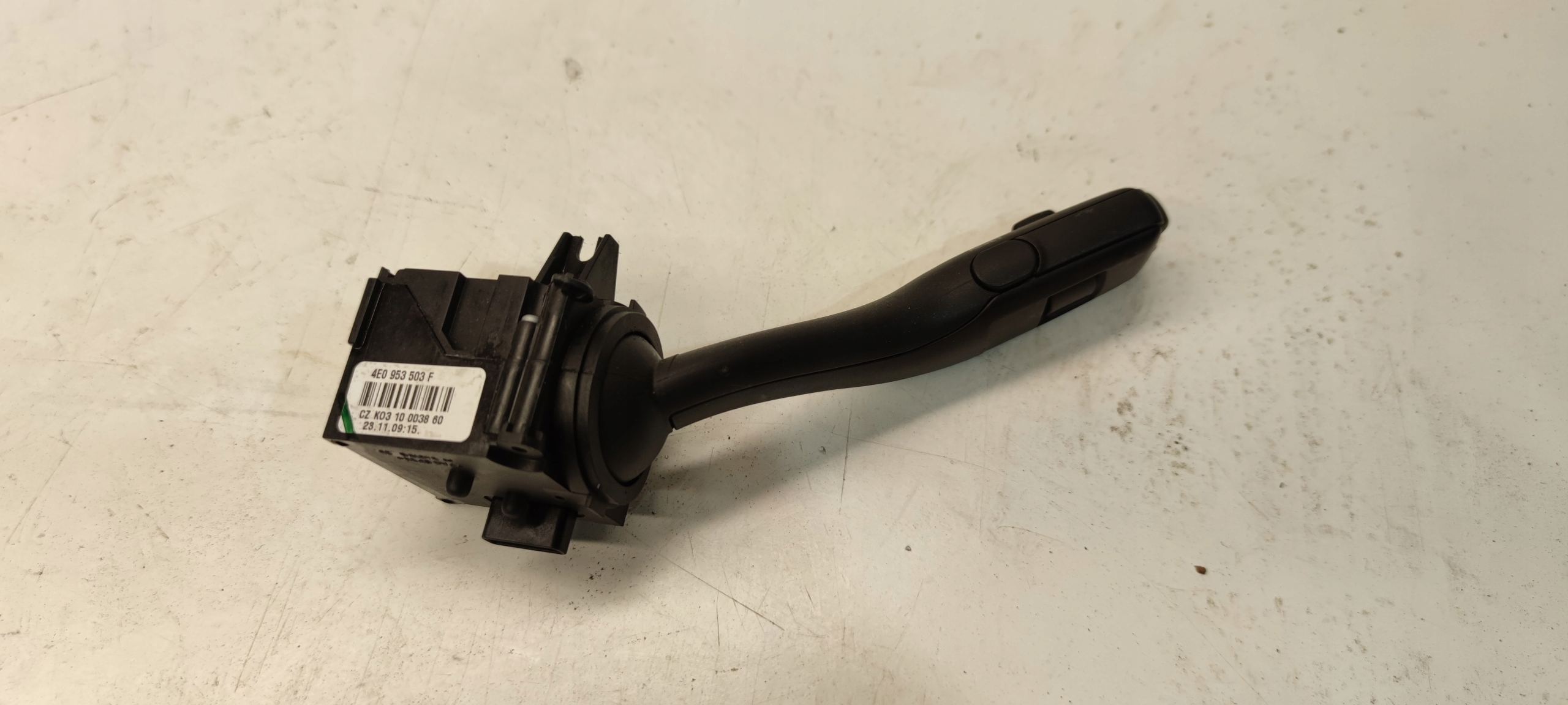 COMMODO ESSUIE GLACE AUDI A4 A6 Q7 4E0953503F