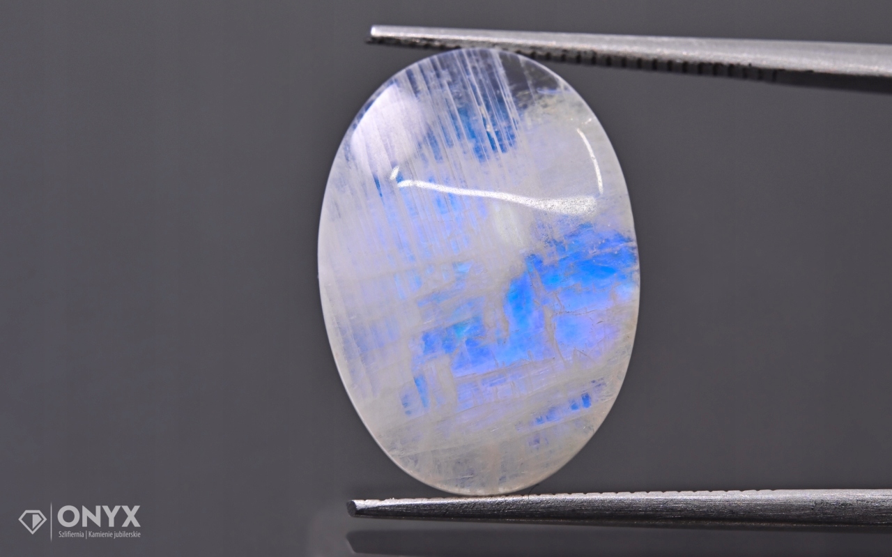 Měsíční kámen konvexní mělký ovál 17,5x12,5 mm