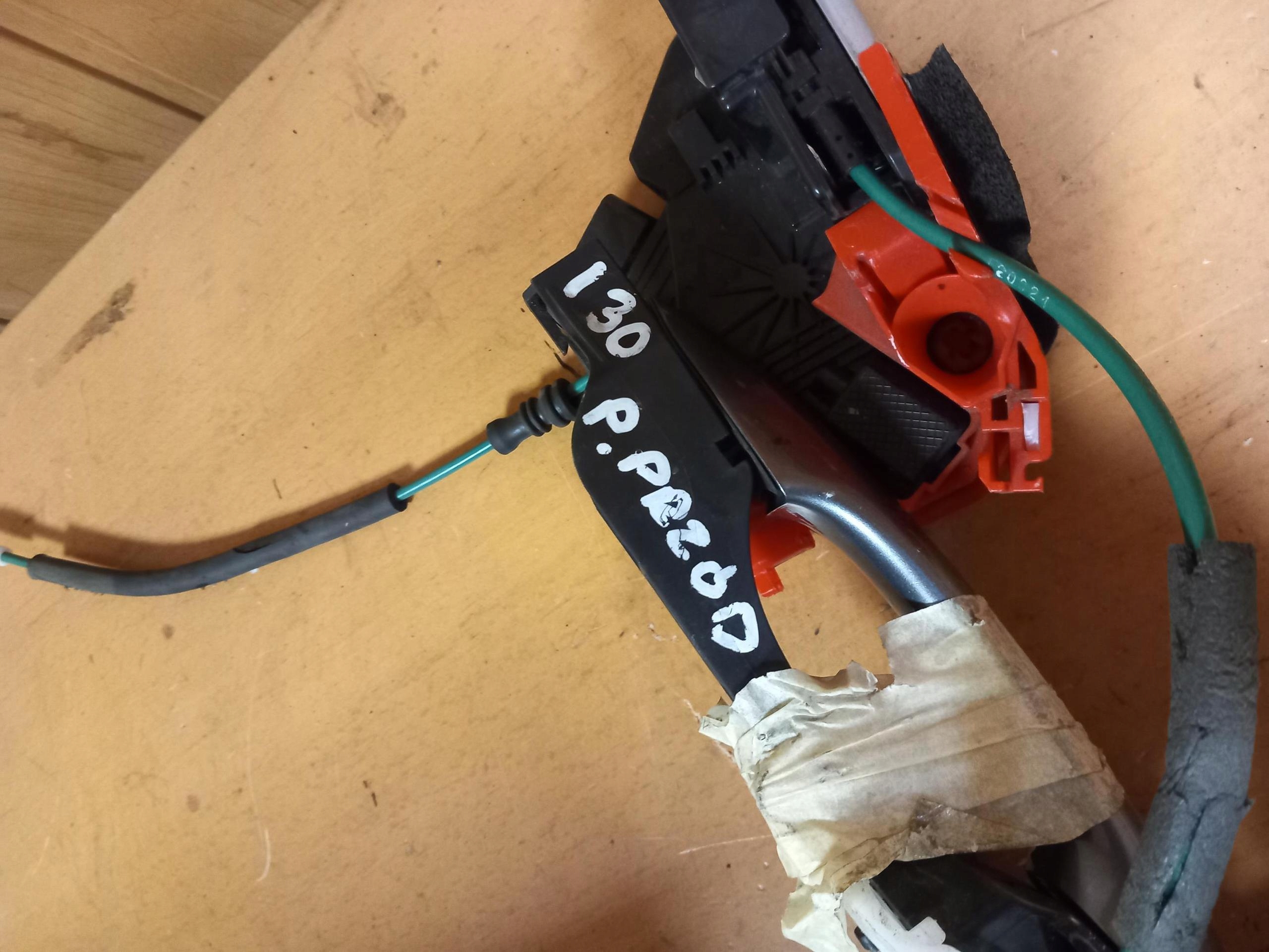 lock handle door right front HYUNDAI I30 II 81320-A6120 12-17