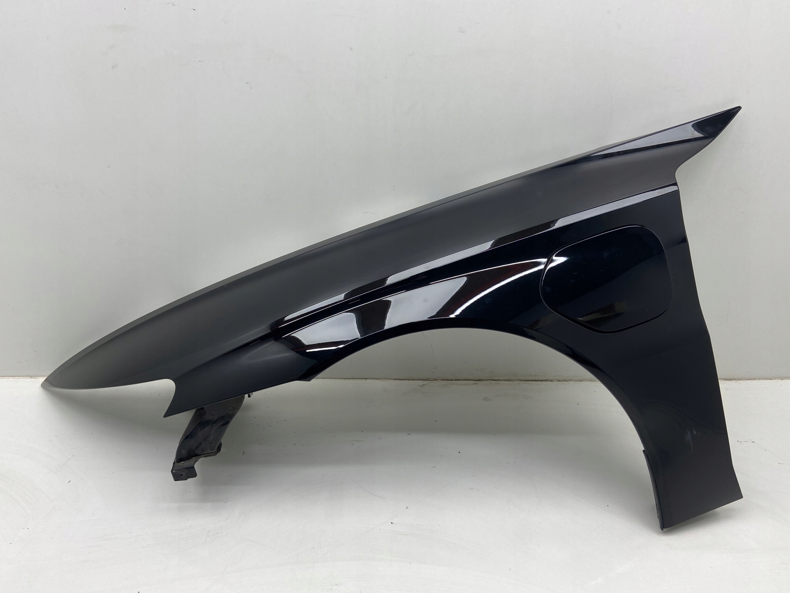 BŁOTNIK PRZEDNI LEWY KOMPLETNY AUDI E-TRON GT KOLOR LY9T 2023r