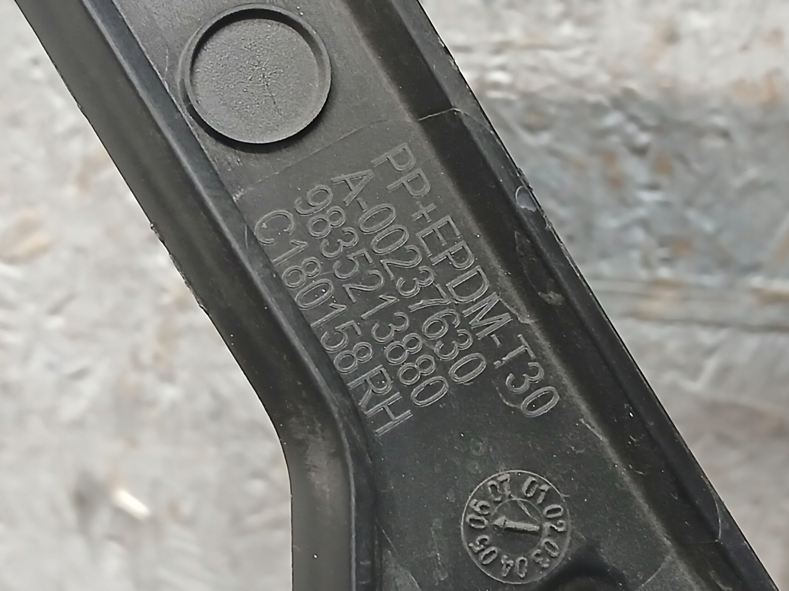 light front frame CHROM right OPEL MOKKA II 2 B 9835213880