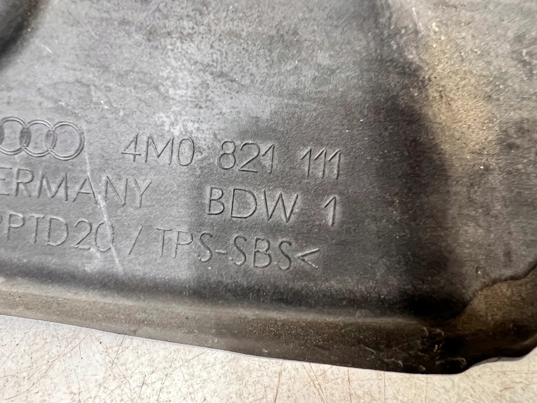 hangszigetelő sárvédöt bal AUDI Q7 4M 4M0821111