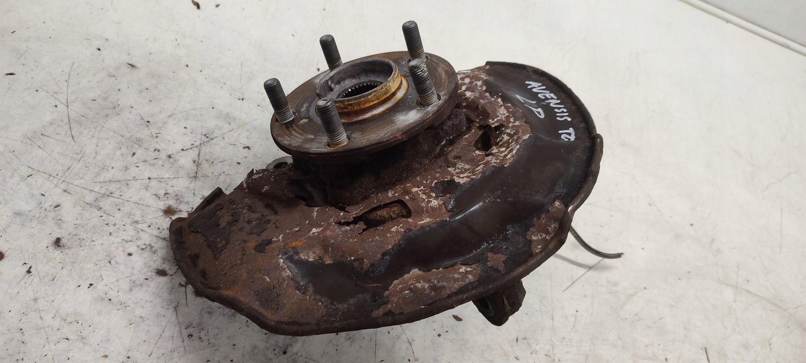 swing front front left Toyota Avensis T27 2,2 D4D