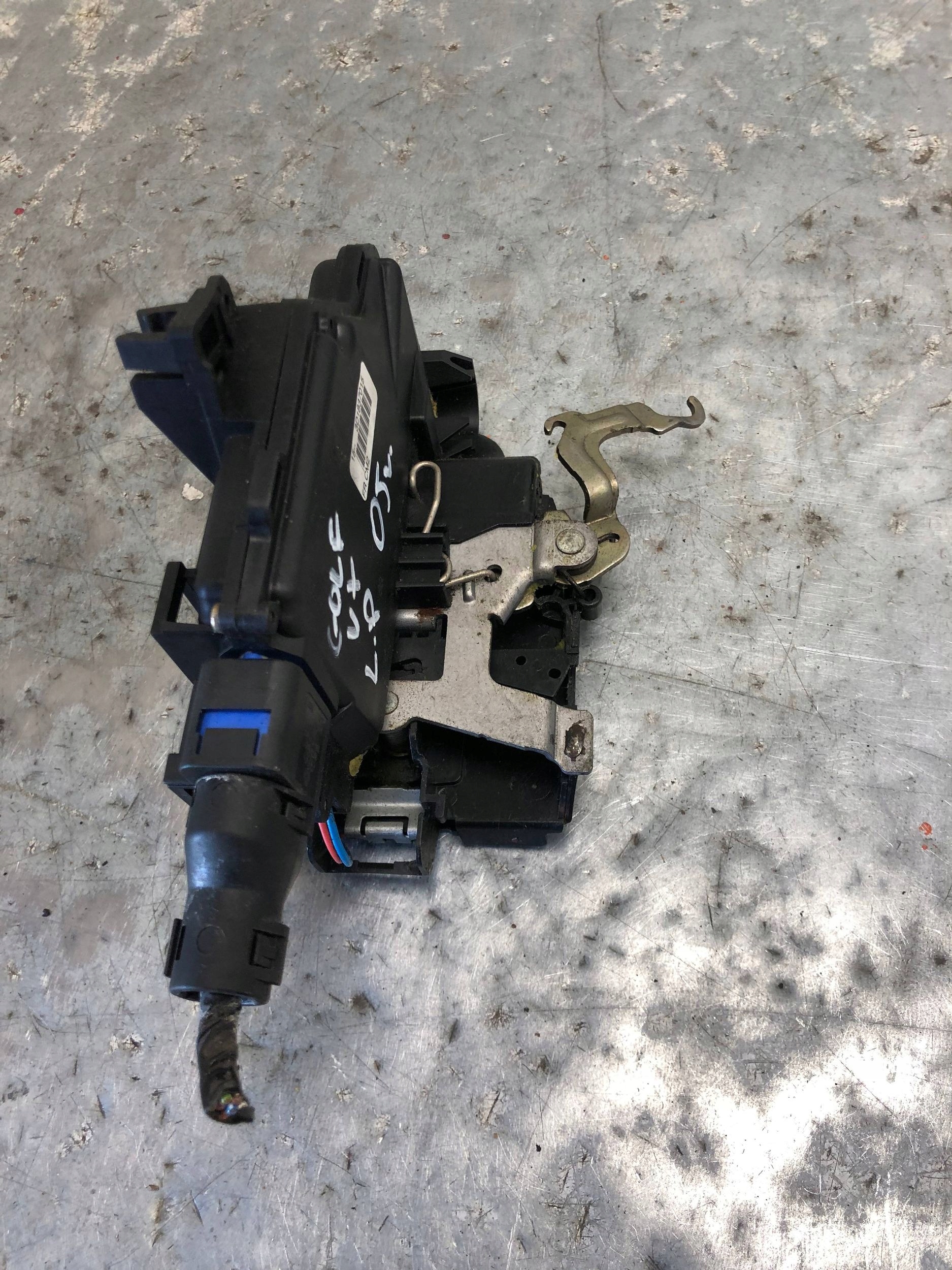 lock door left front VW GOLF V plus 3D1837015