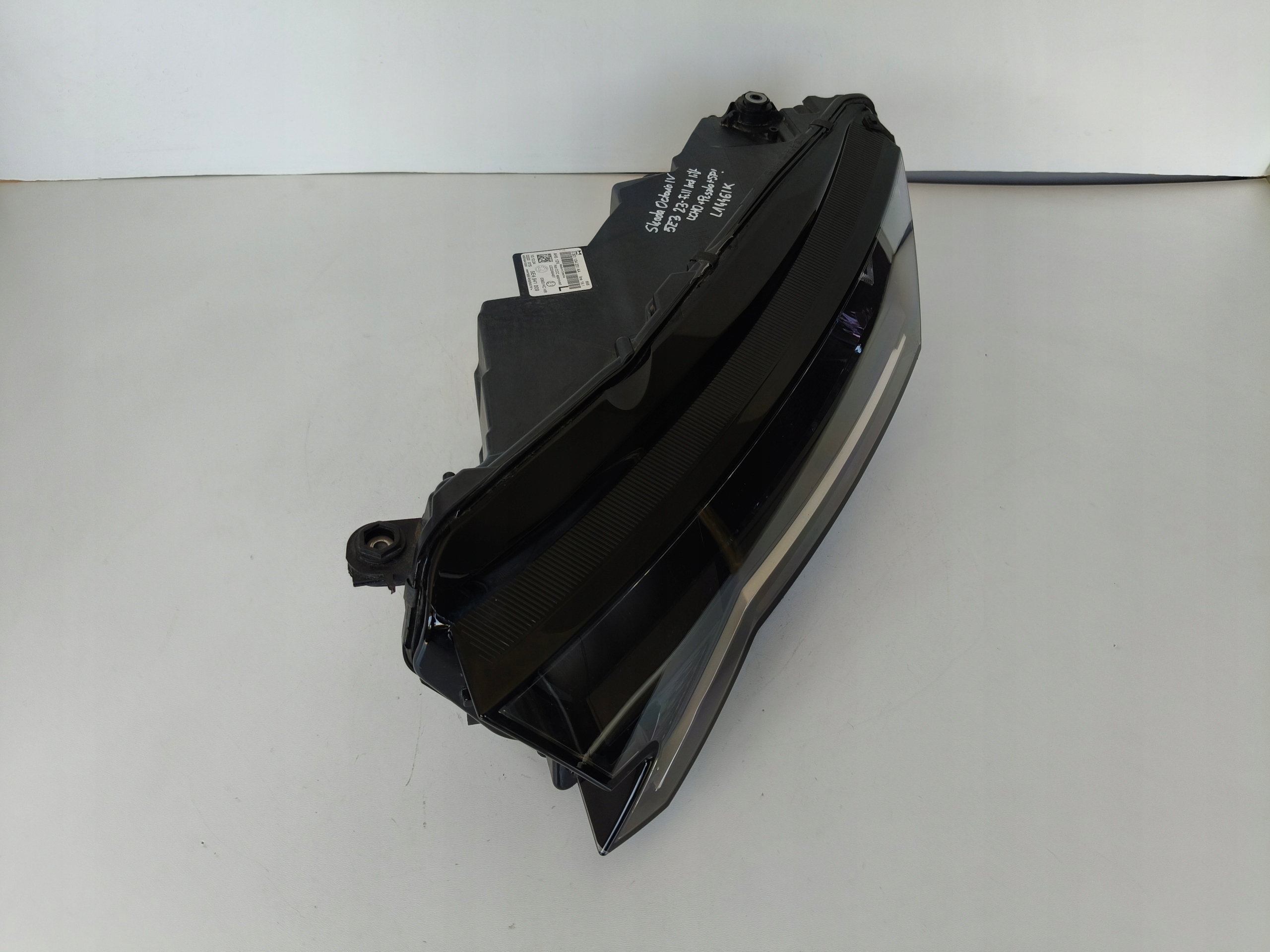 light left REFLEKTOR SKODA OCTAVIA IV 4 5E3 23- LIFT FULL LED