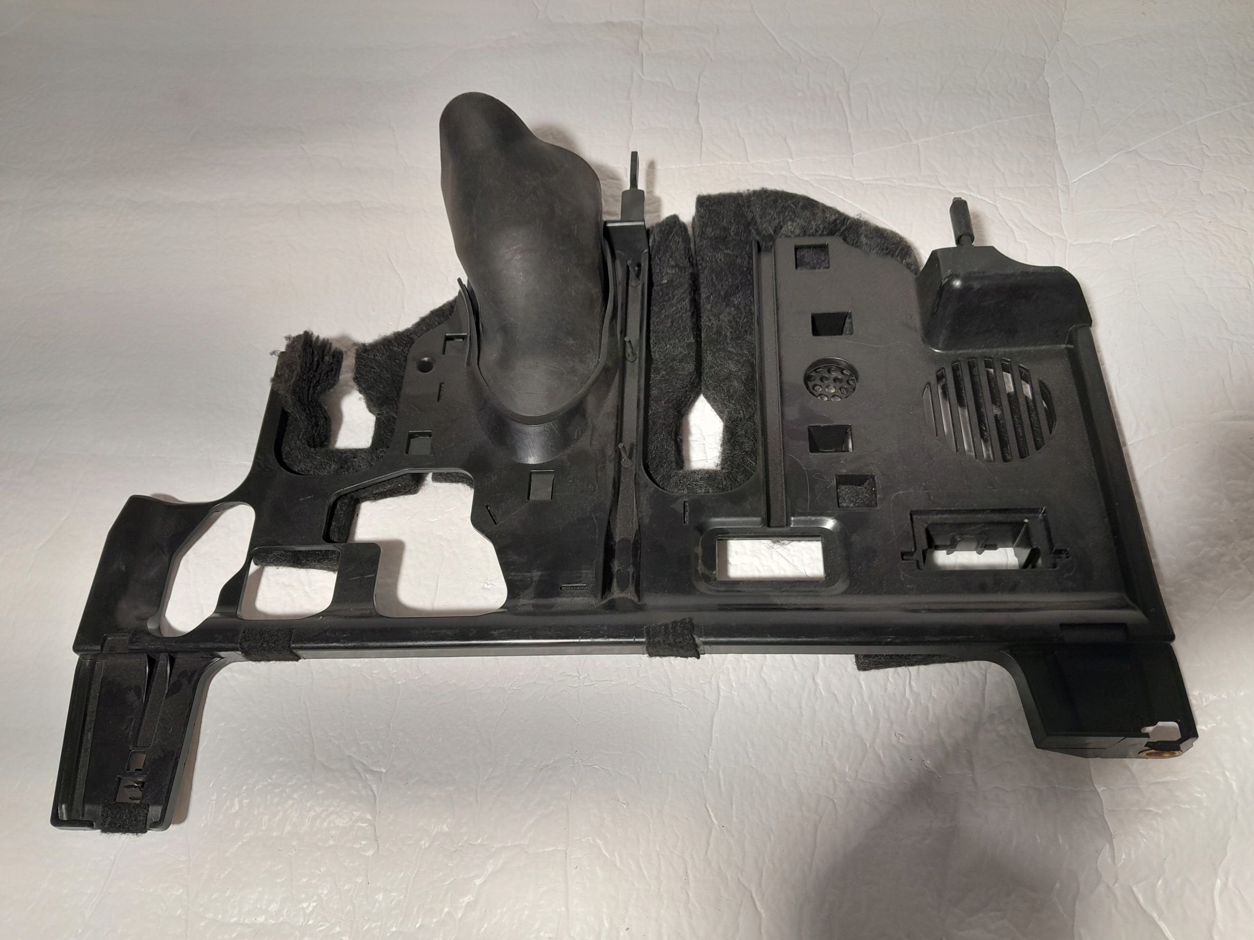 AUDI A4 B9 fedél csomag DESKI 8W1863083D