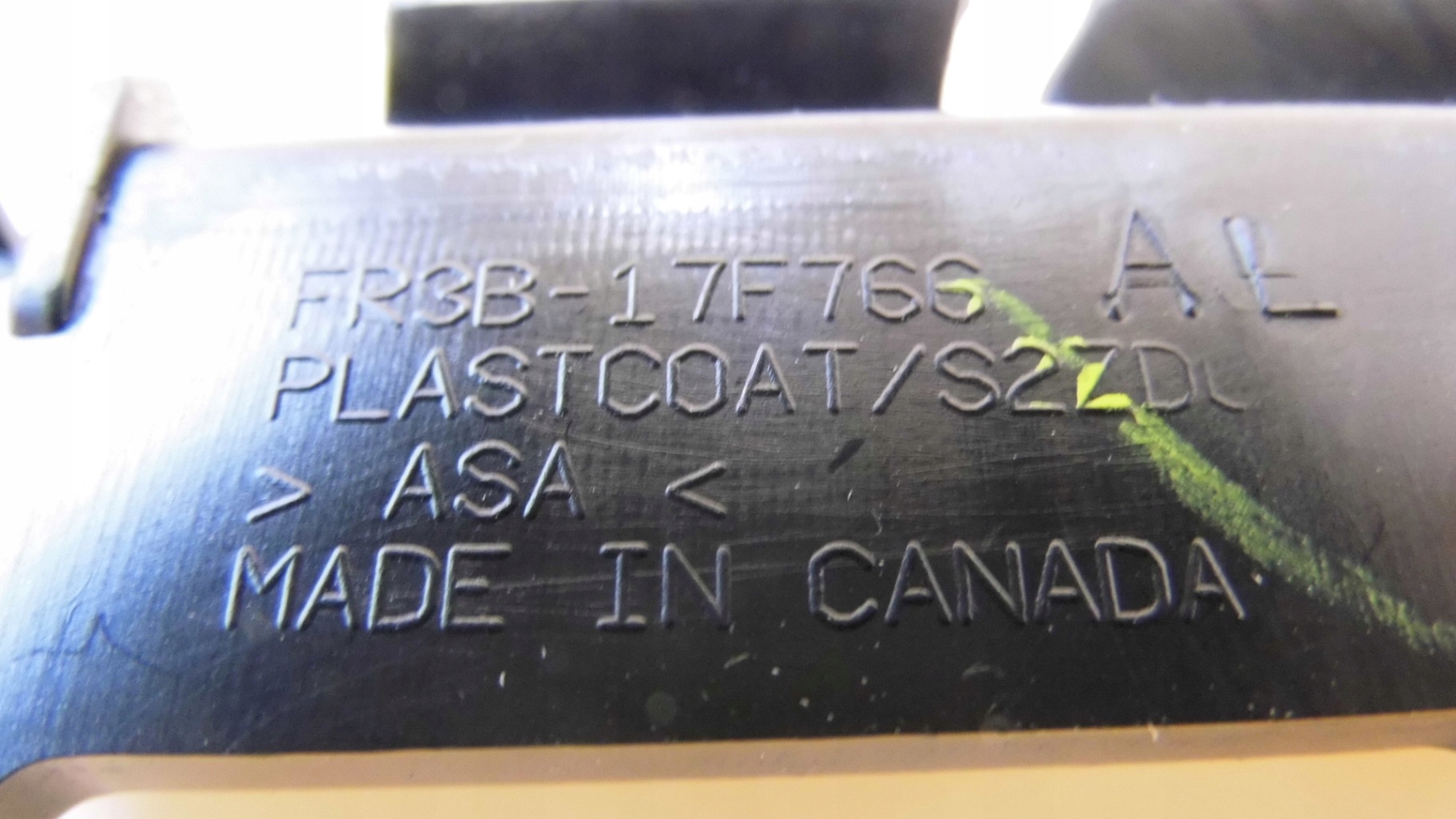 PRAWY SLIZG ZDERZAKA TYLNEGO FORD MUSTANG 2015 17 Installation side Rear