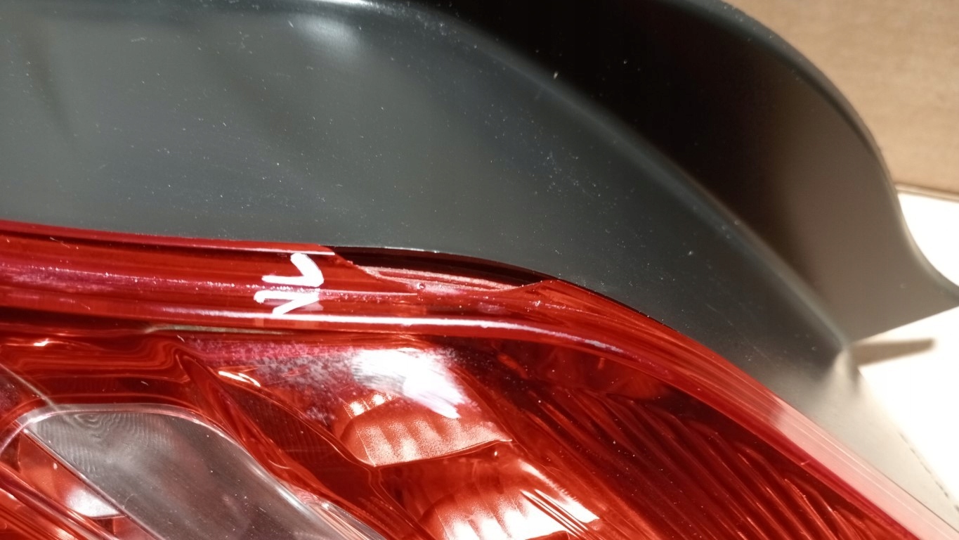 PEUGEOT 508 SEDAN LAMPA TYŁ LEWY LED Typ samochodu Samochody osobowe