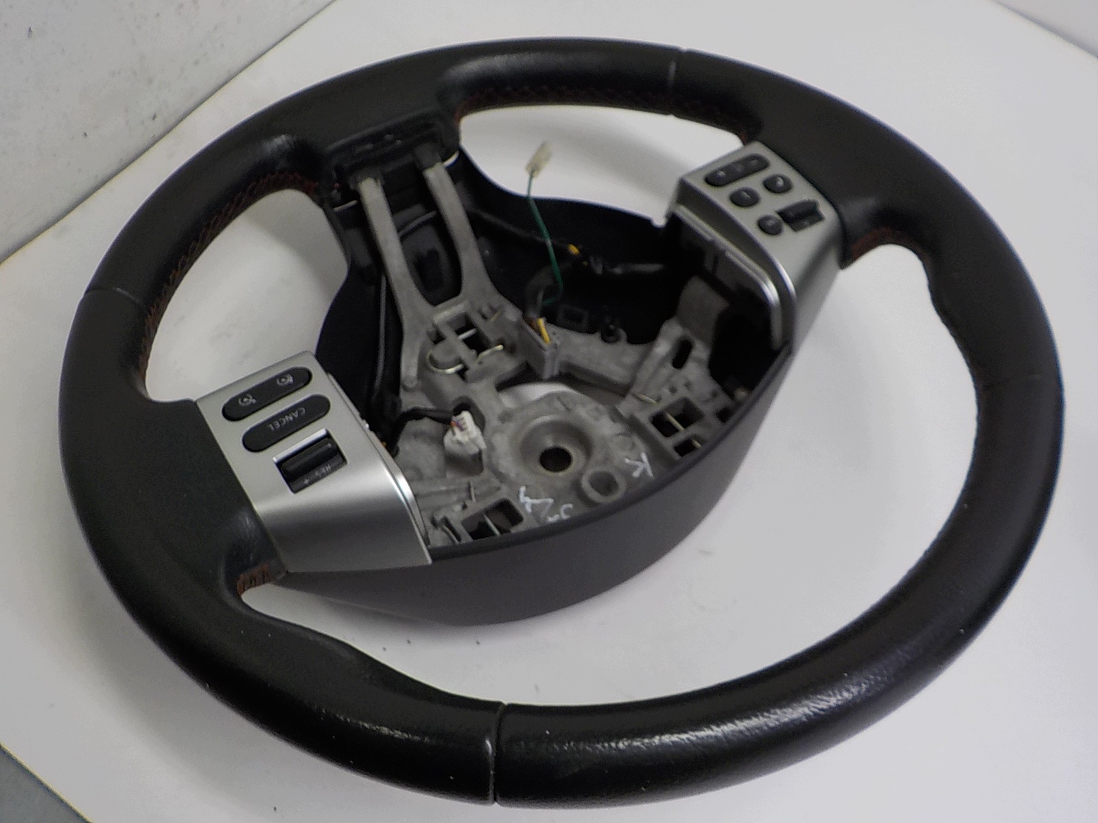 NISSAN NOTE a E11 volant koža MULTI TEMPOMAT