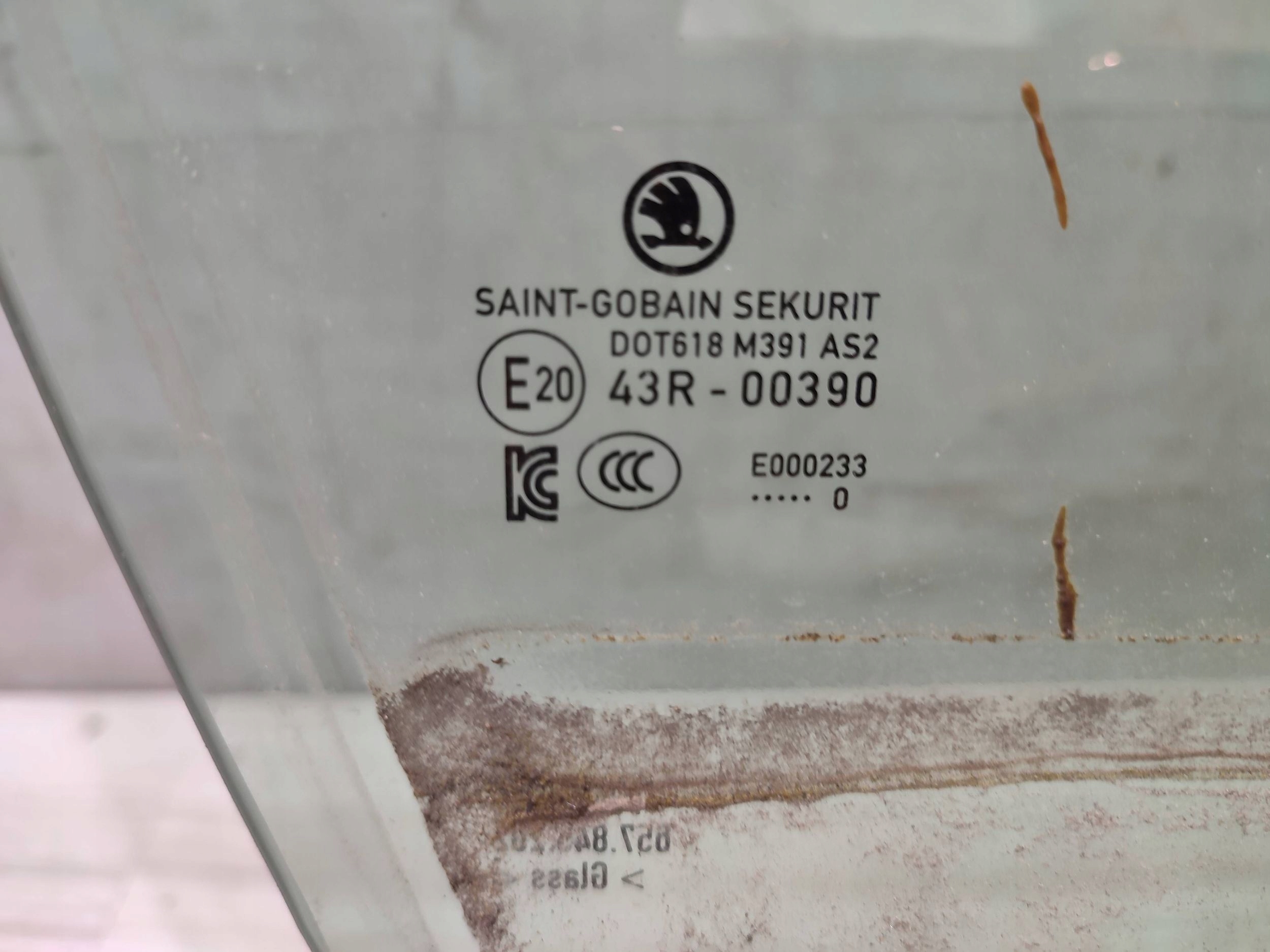 Skoda Scala 2020 front side right window door przednich
