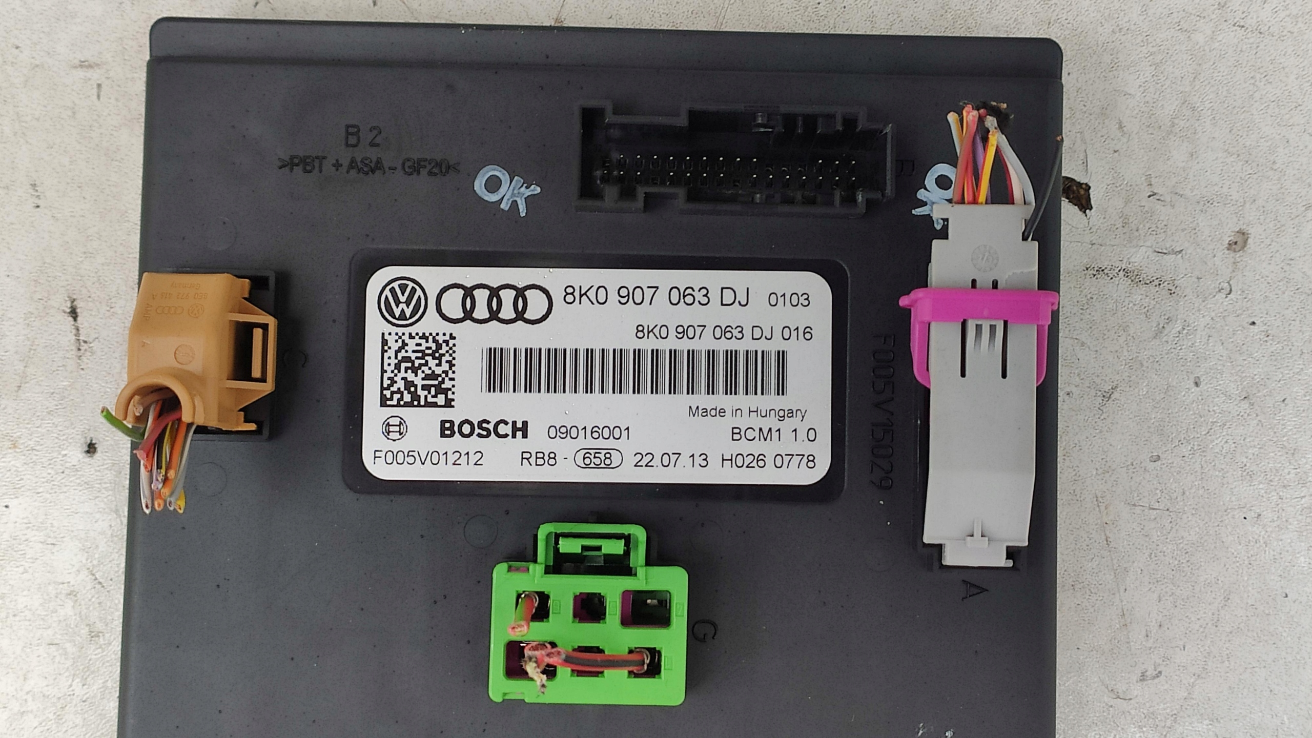 AUDI A4 B8 A5 8T MODUŁ STEROWNIK KOMFORTU 8K0907063DJ Producent Audi oe