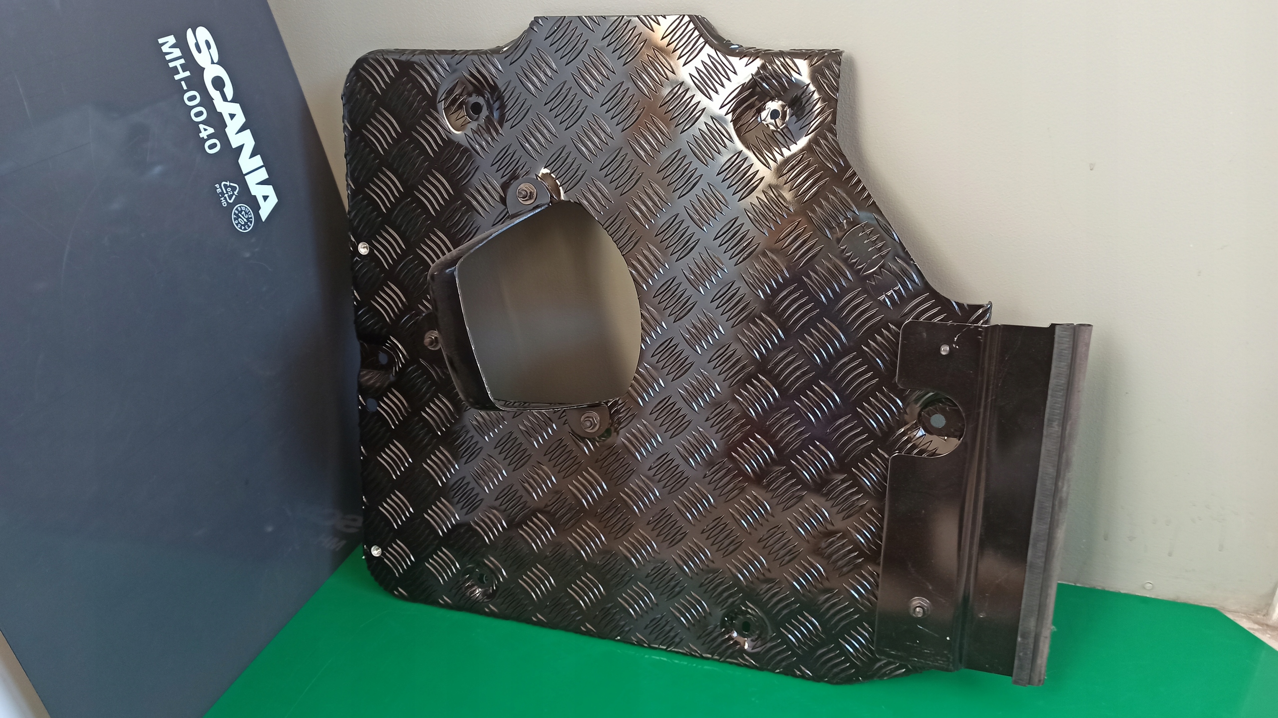 NOWA ORYGINALNA OSŁONA TŁUMIKA SCANIA 2754059