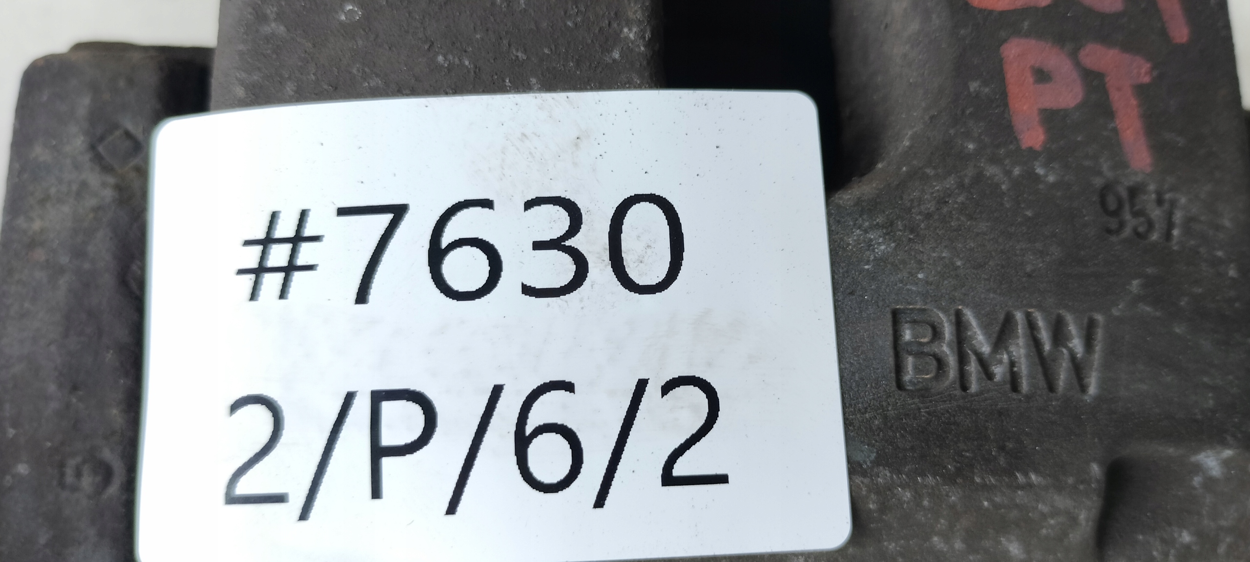 BMW E60 E61 třmen brzdový pravý záď