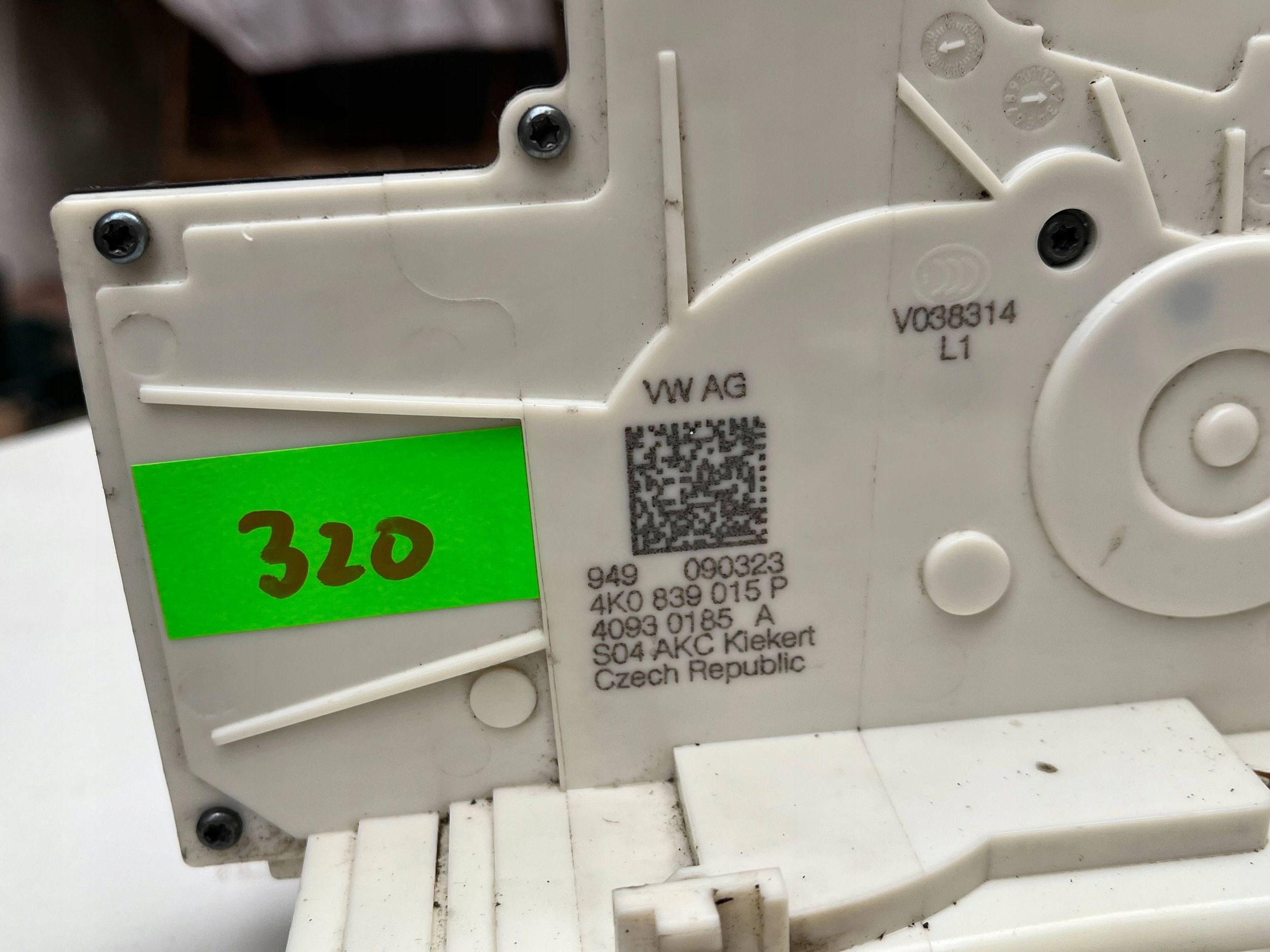 AUDI A7 4K8 lock door left rear part 4K0839015P !J