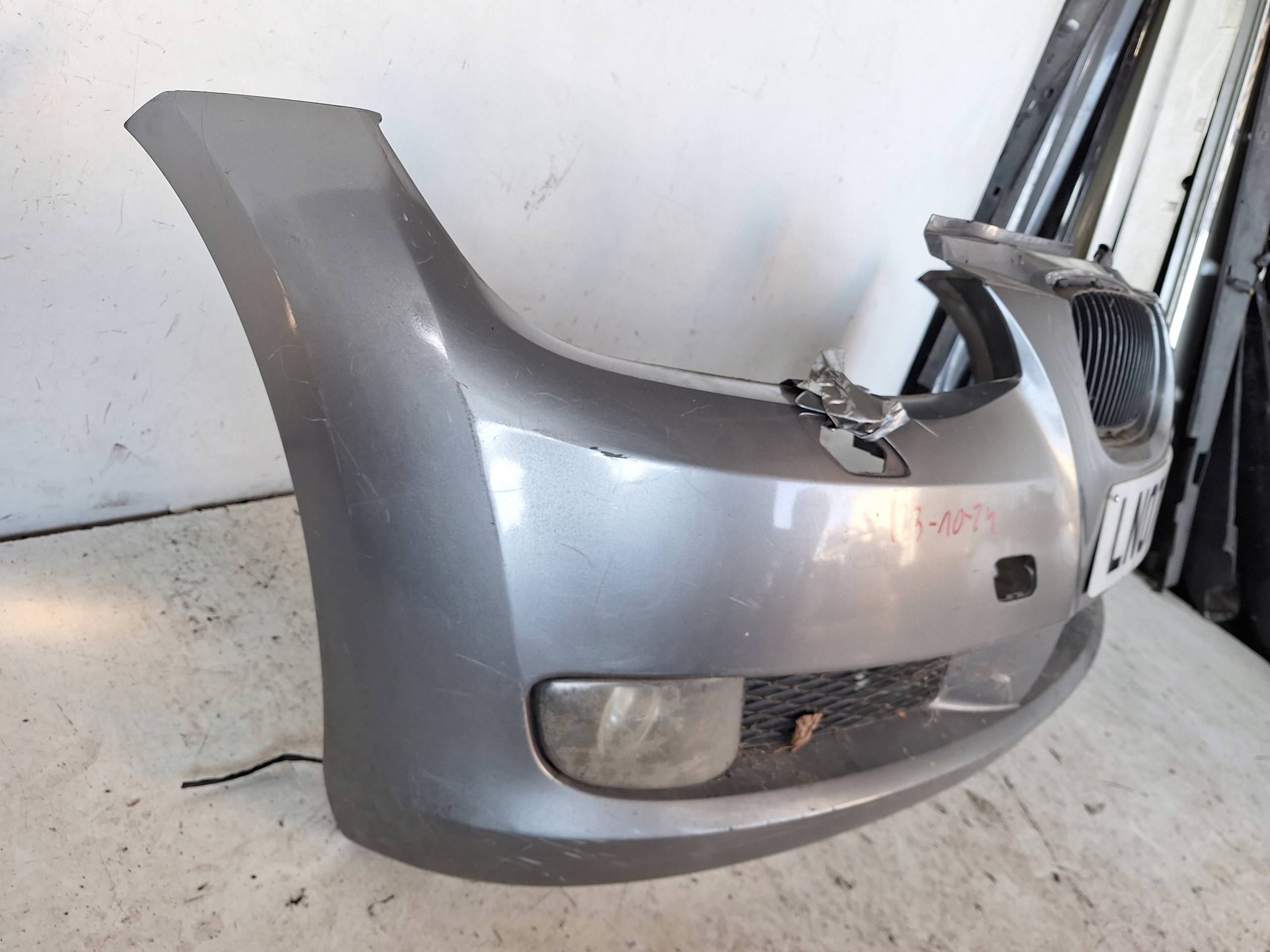 BMW 3 E92 E93 05-10 nárazník + XENON