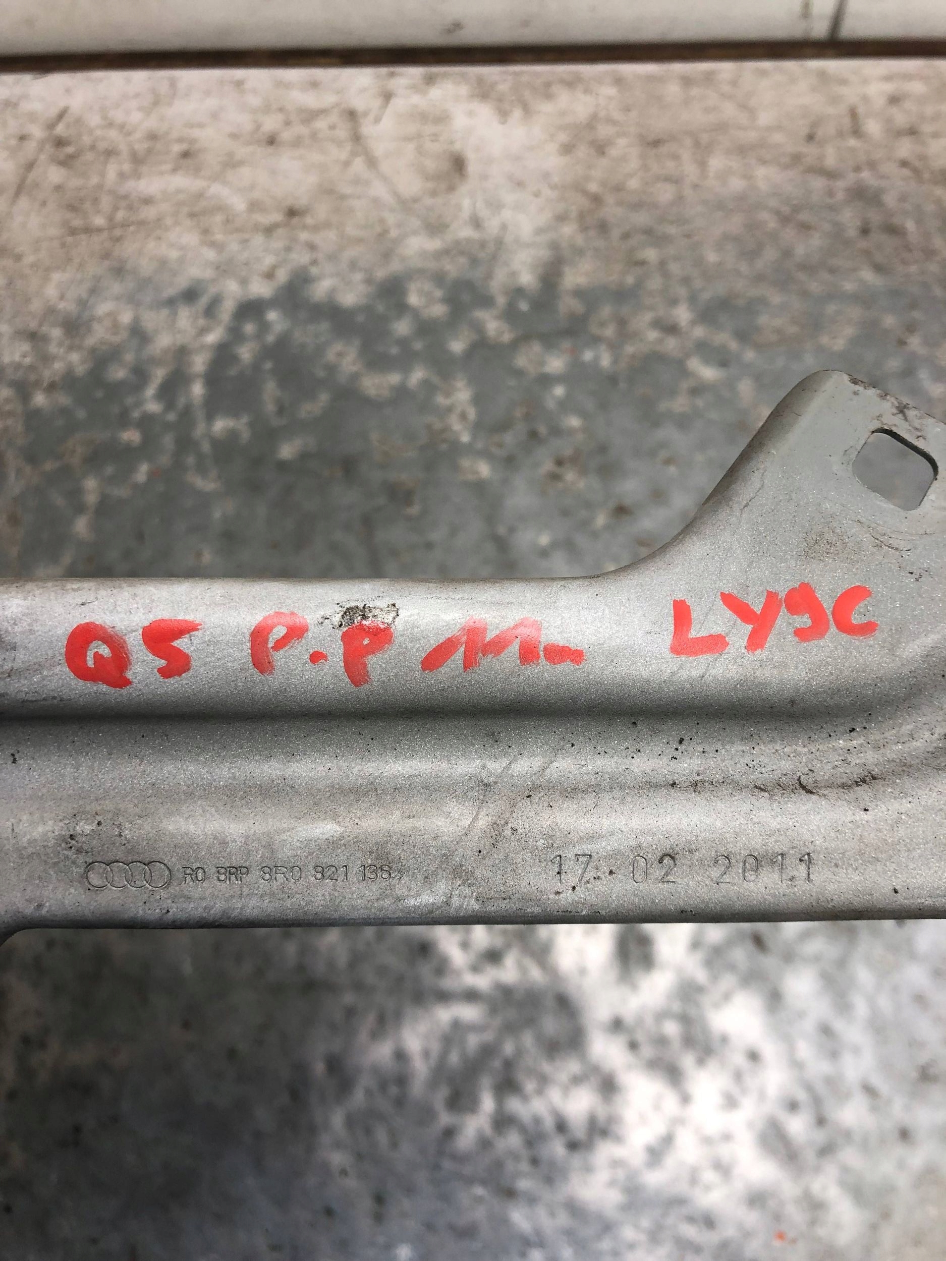 Console Aile Droite Avant LY9C AUDI Q5 8R0821136