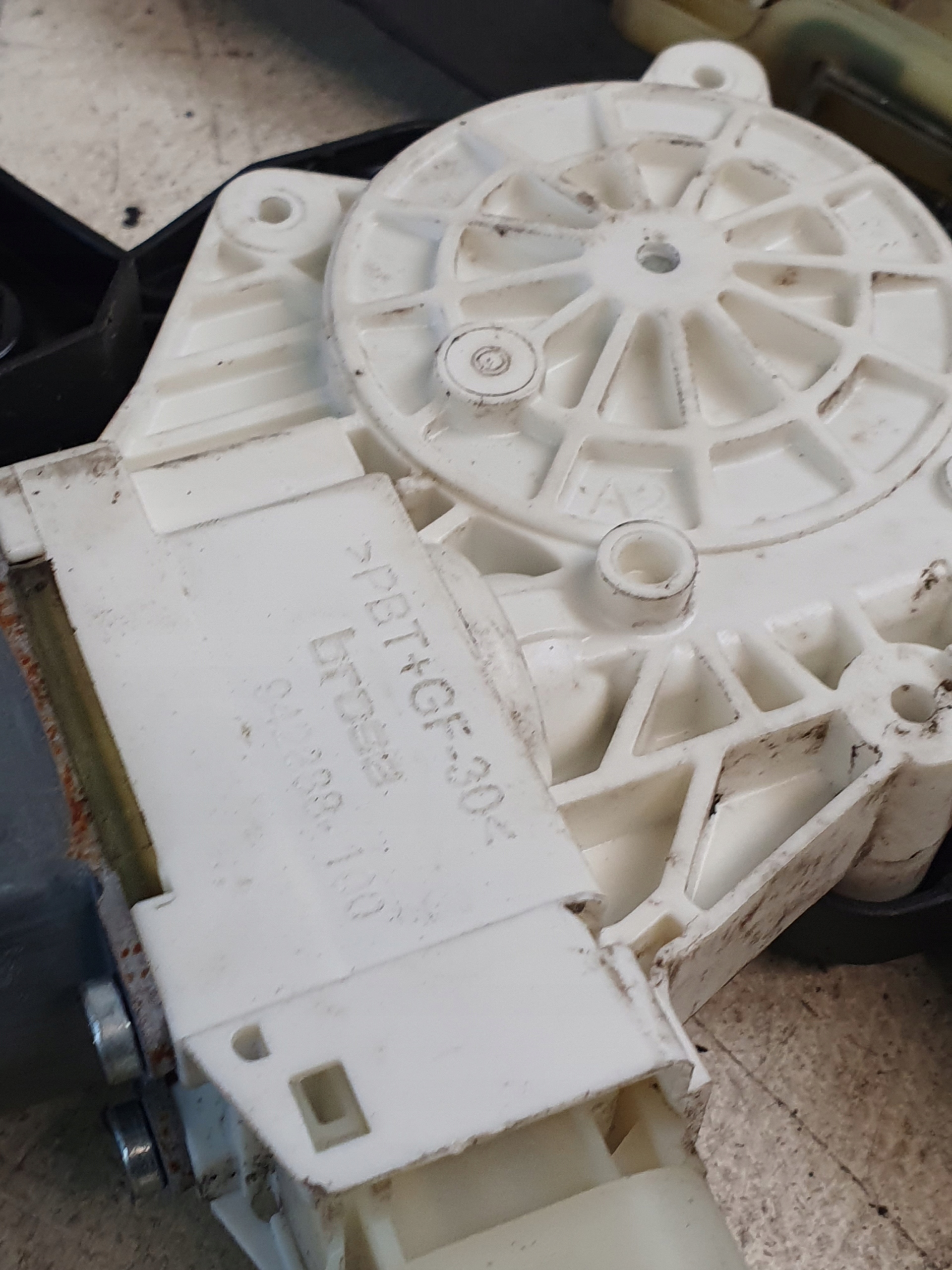 window regulator mechanism left front BMW F11 11r.